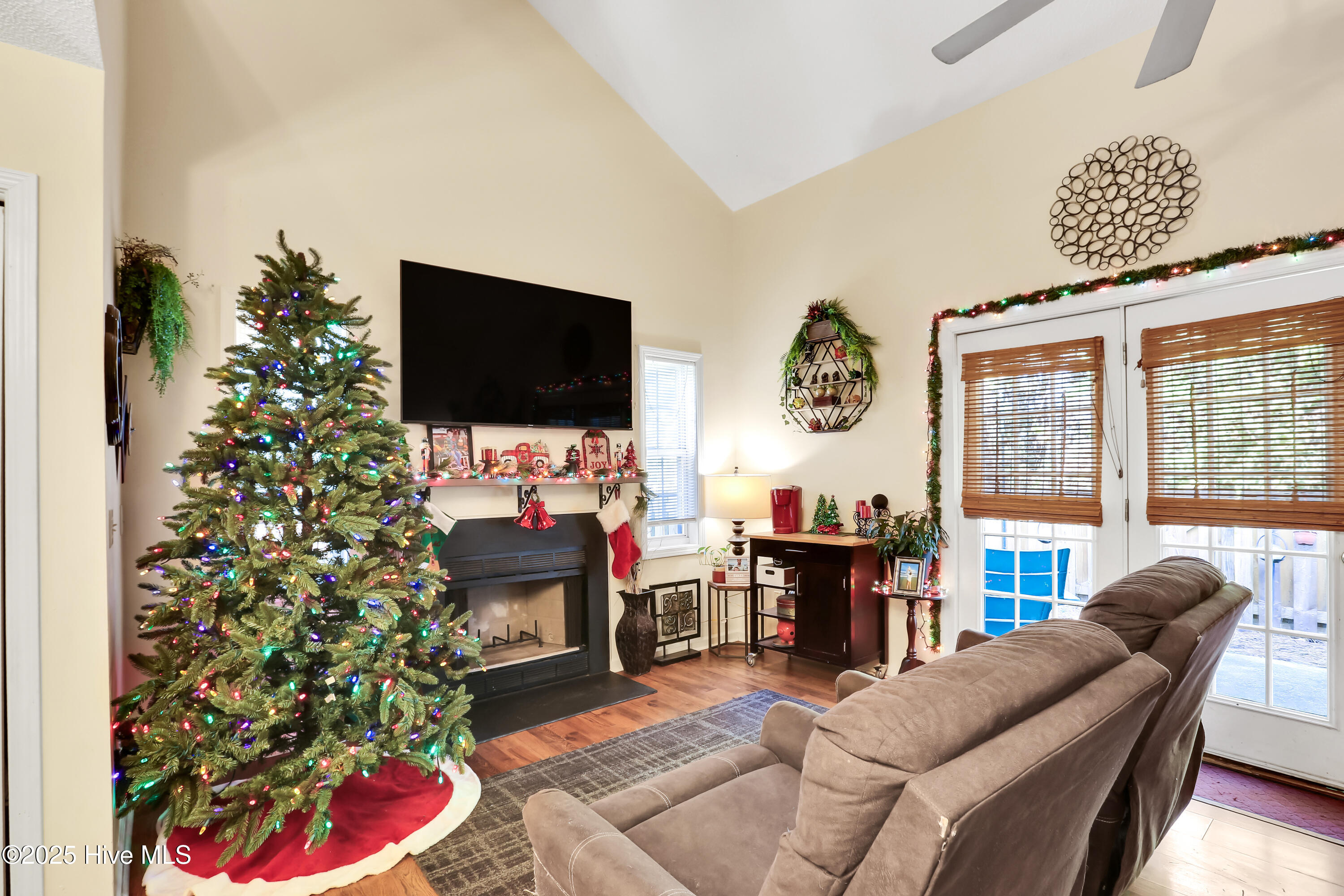 100543094 | Photo 14