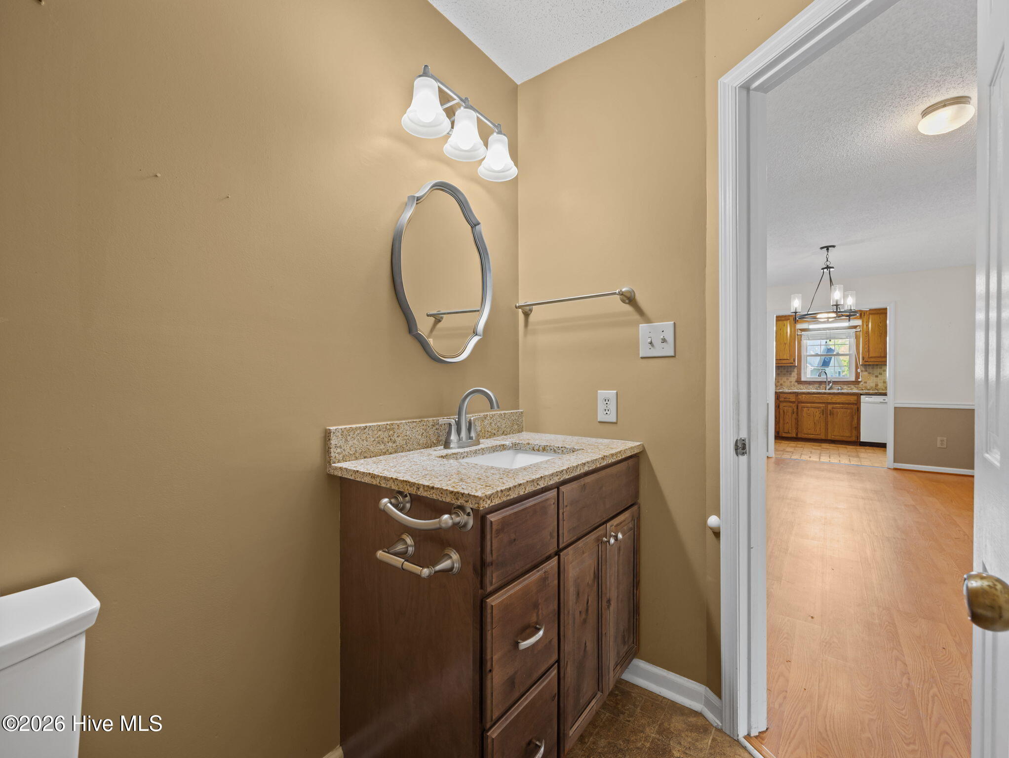 100565742 | Photo 28