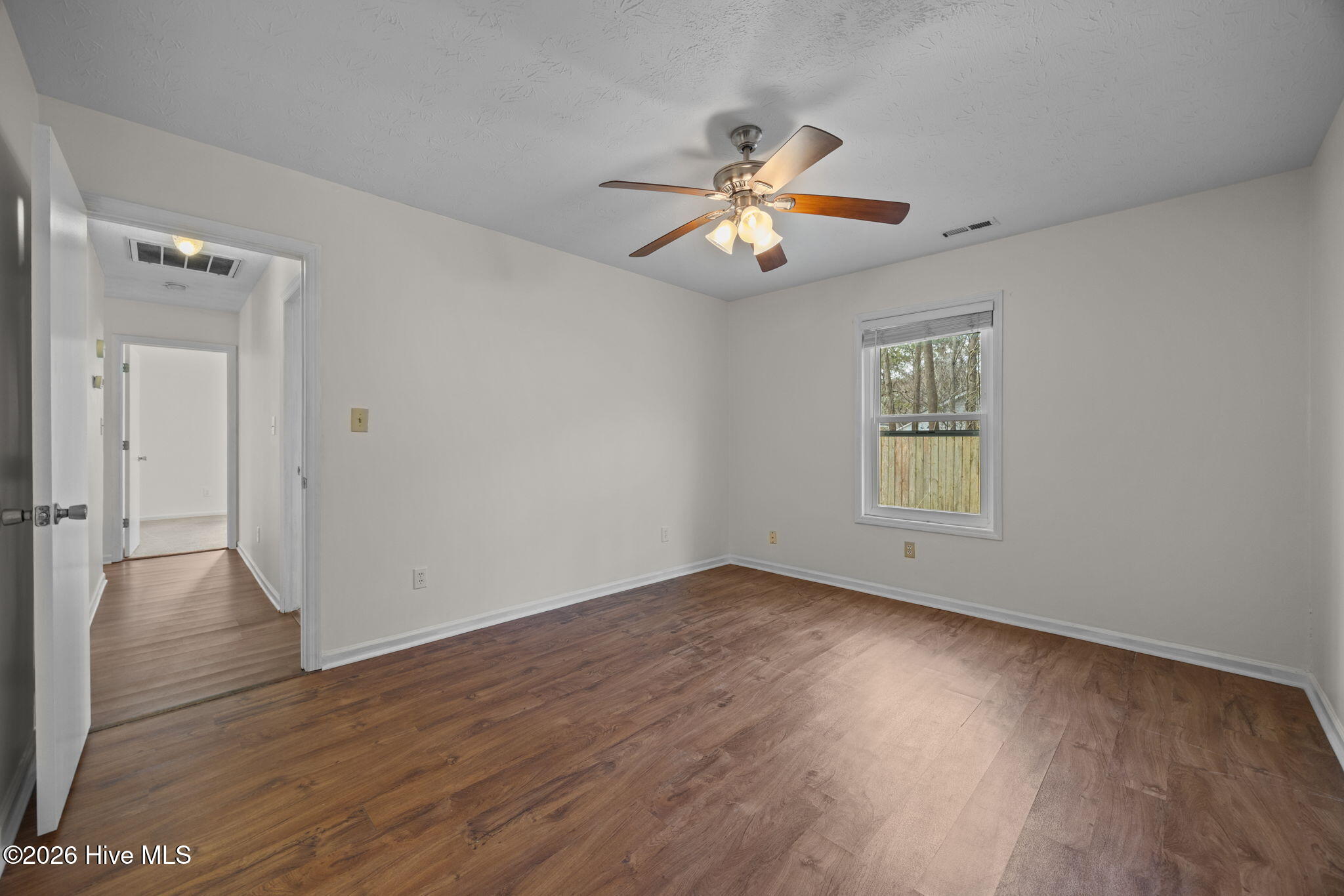 100550938 | Photo 17