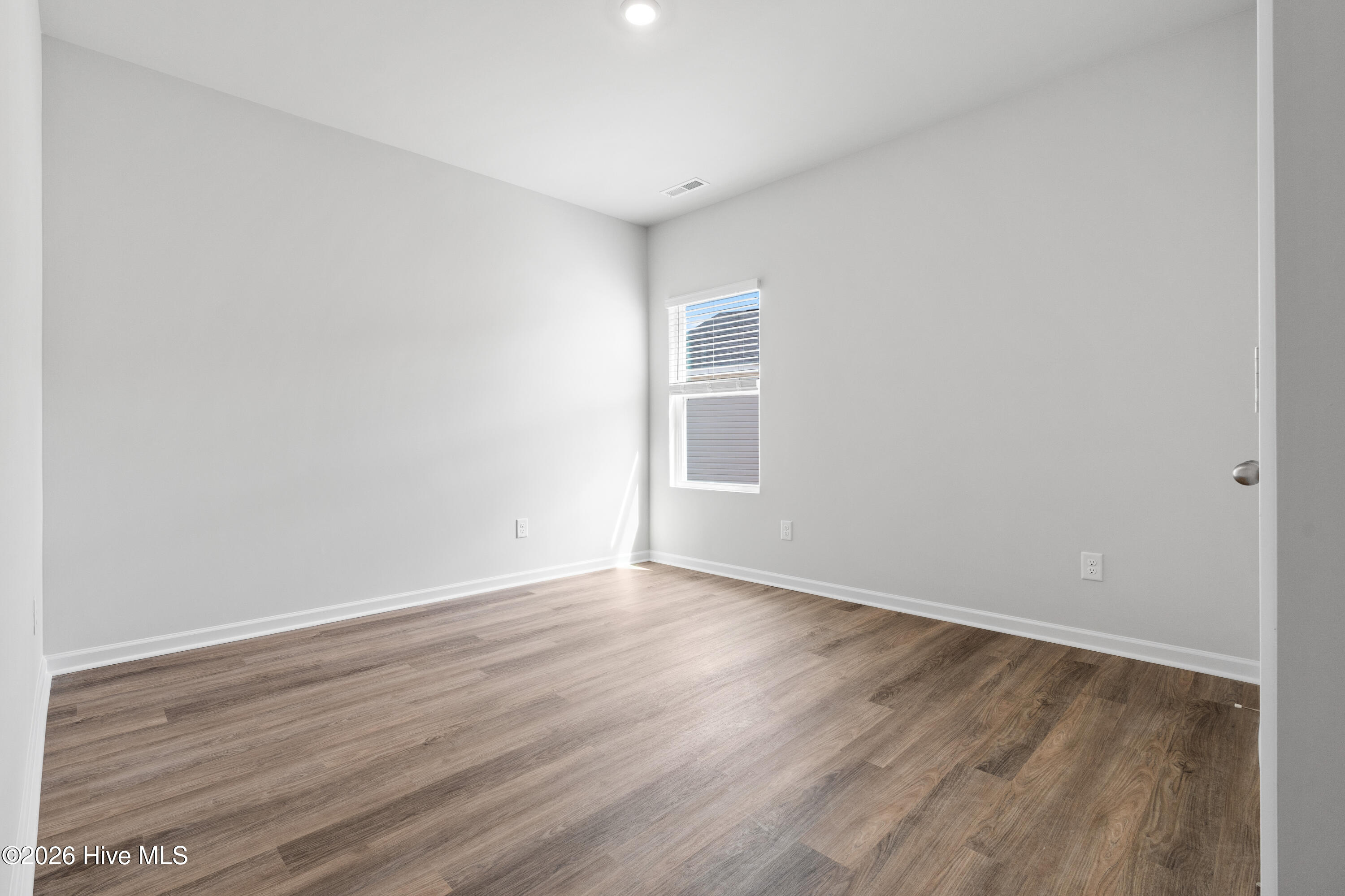 100534400 | Photo 34