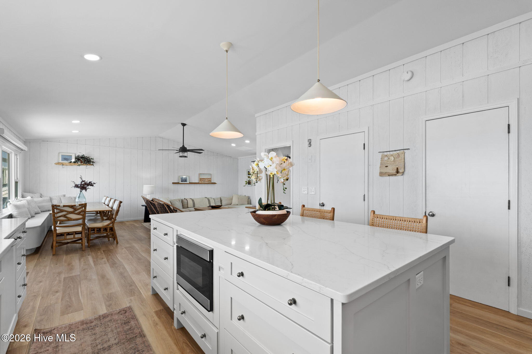 100567694 | Photo 18