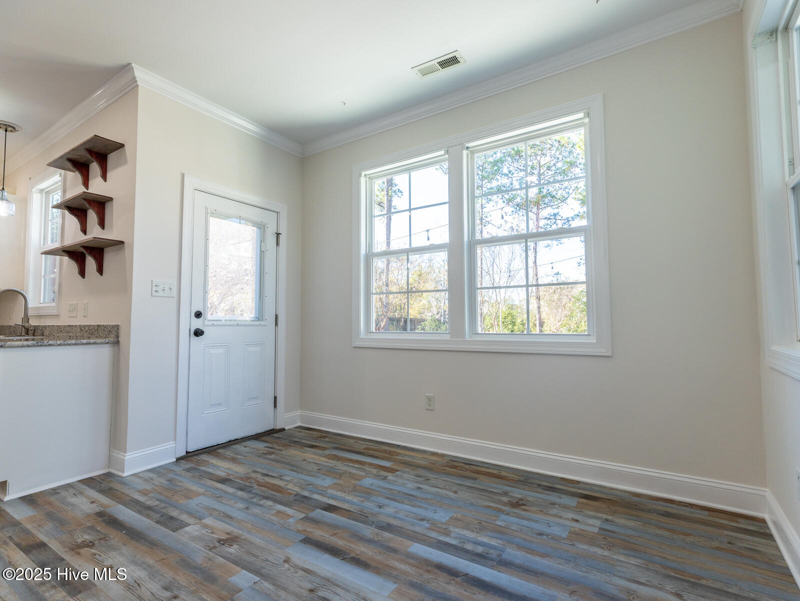 100546251 | Photo 22