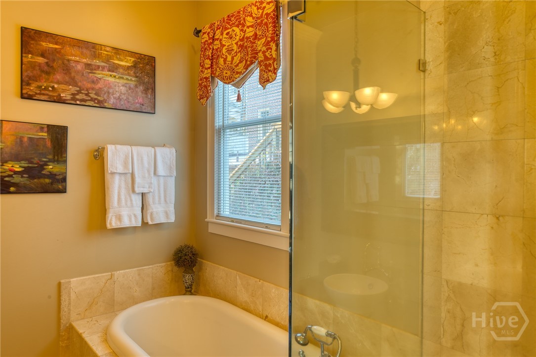 14 E Taylor Street, Savannah, GA, 31401