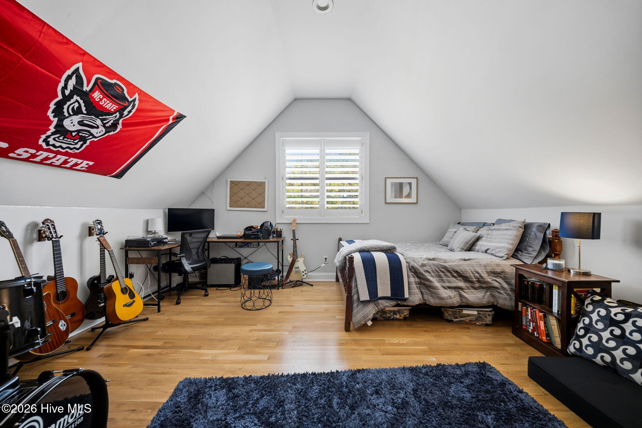 100561515 | Photo 84