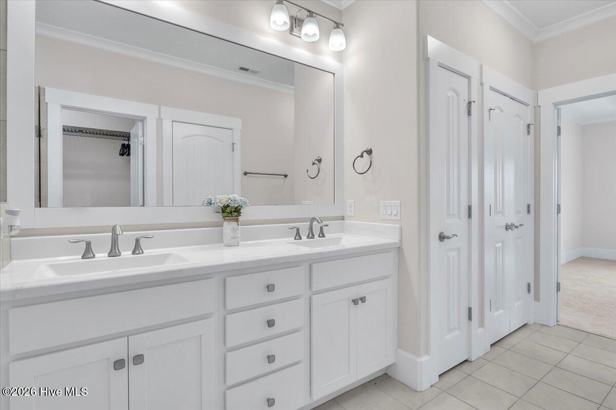 100548797 | Photo 57