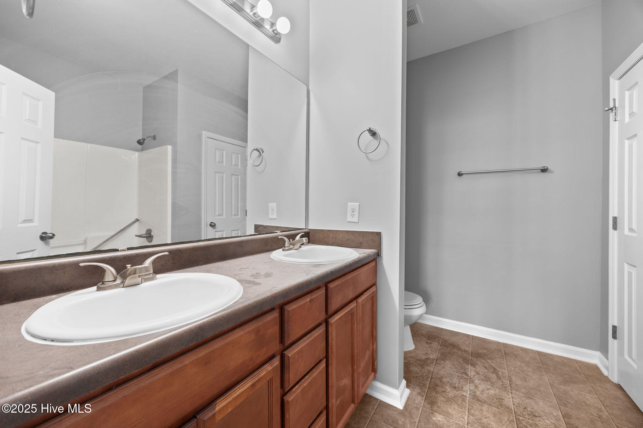 100533733 | Photo 13