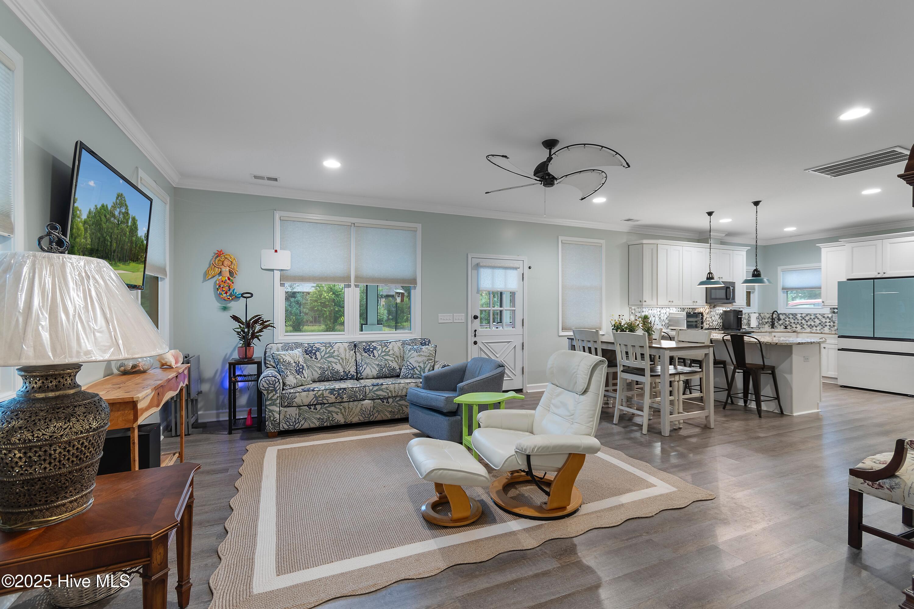 100538437 | Photo 10