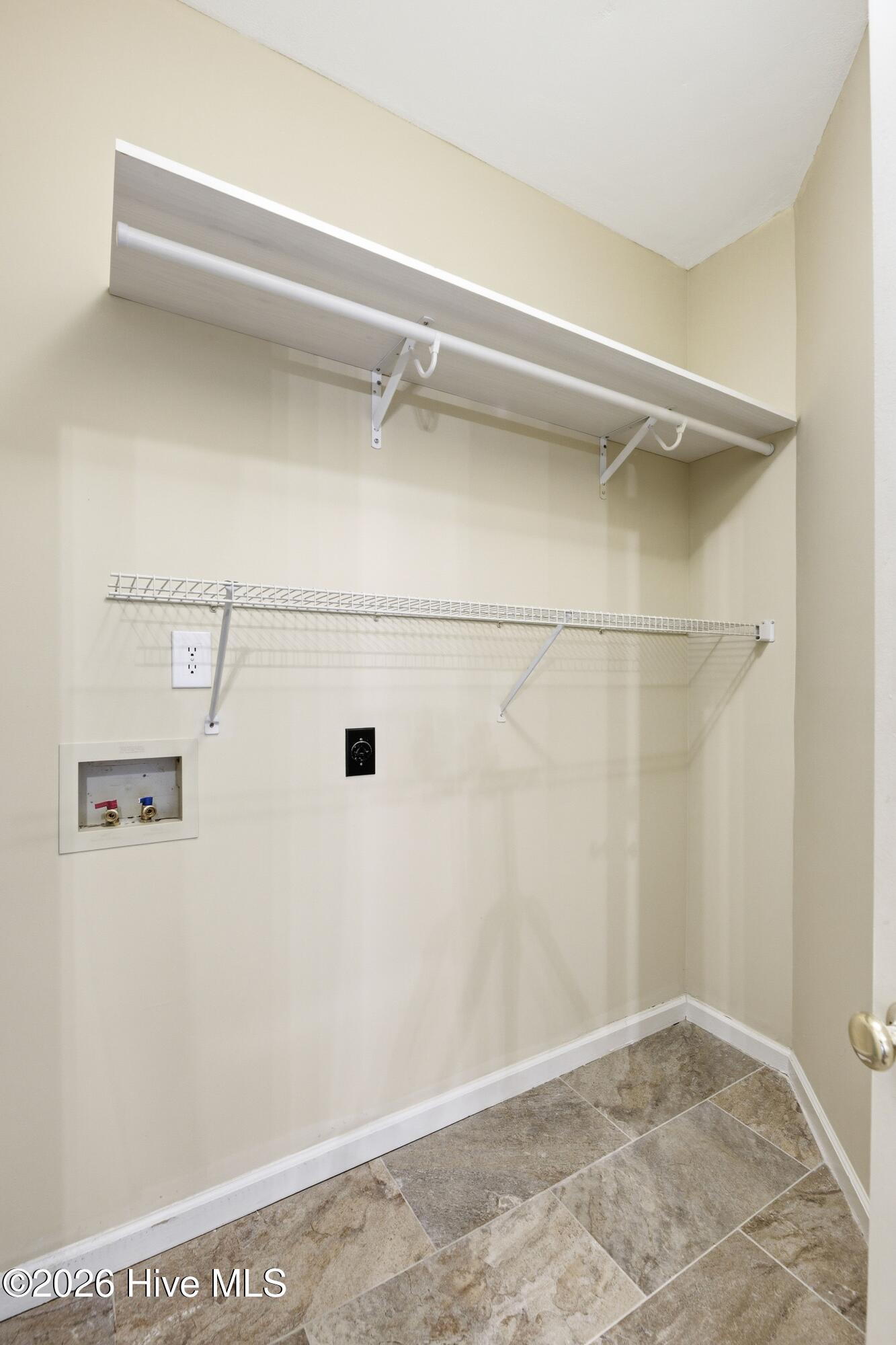 100565399 | Photo 22