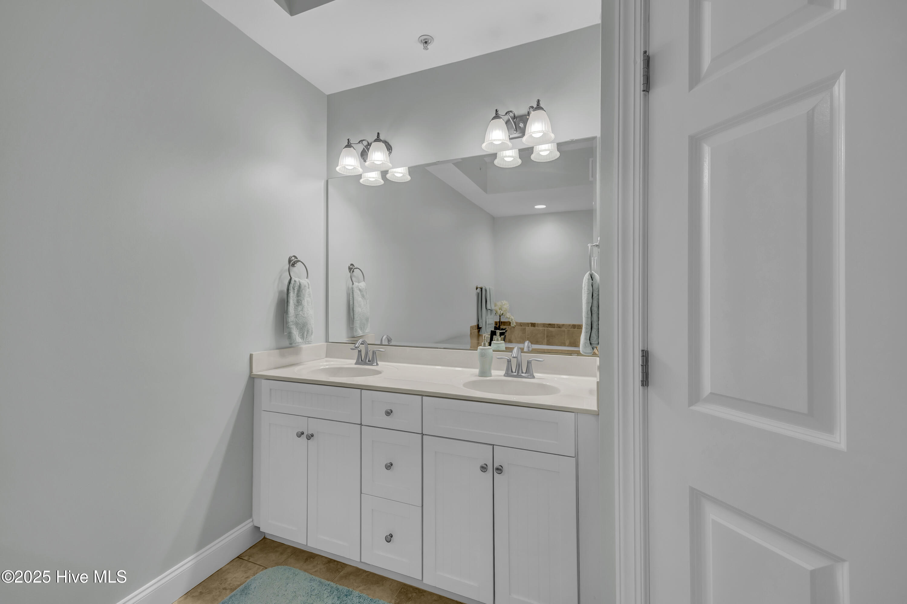 100551709 | Photo 25