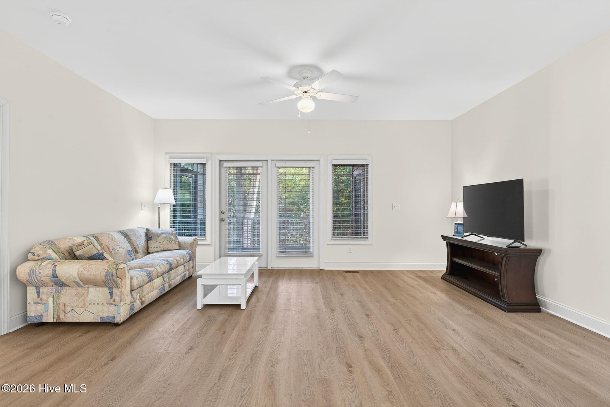 100553475 | Photo 18