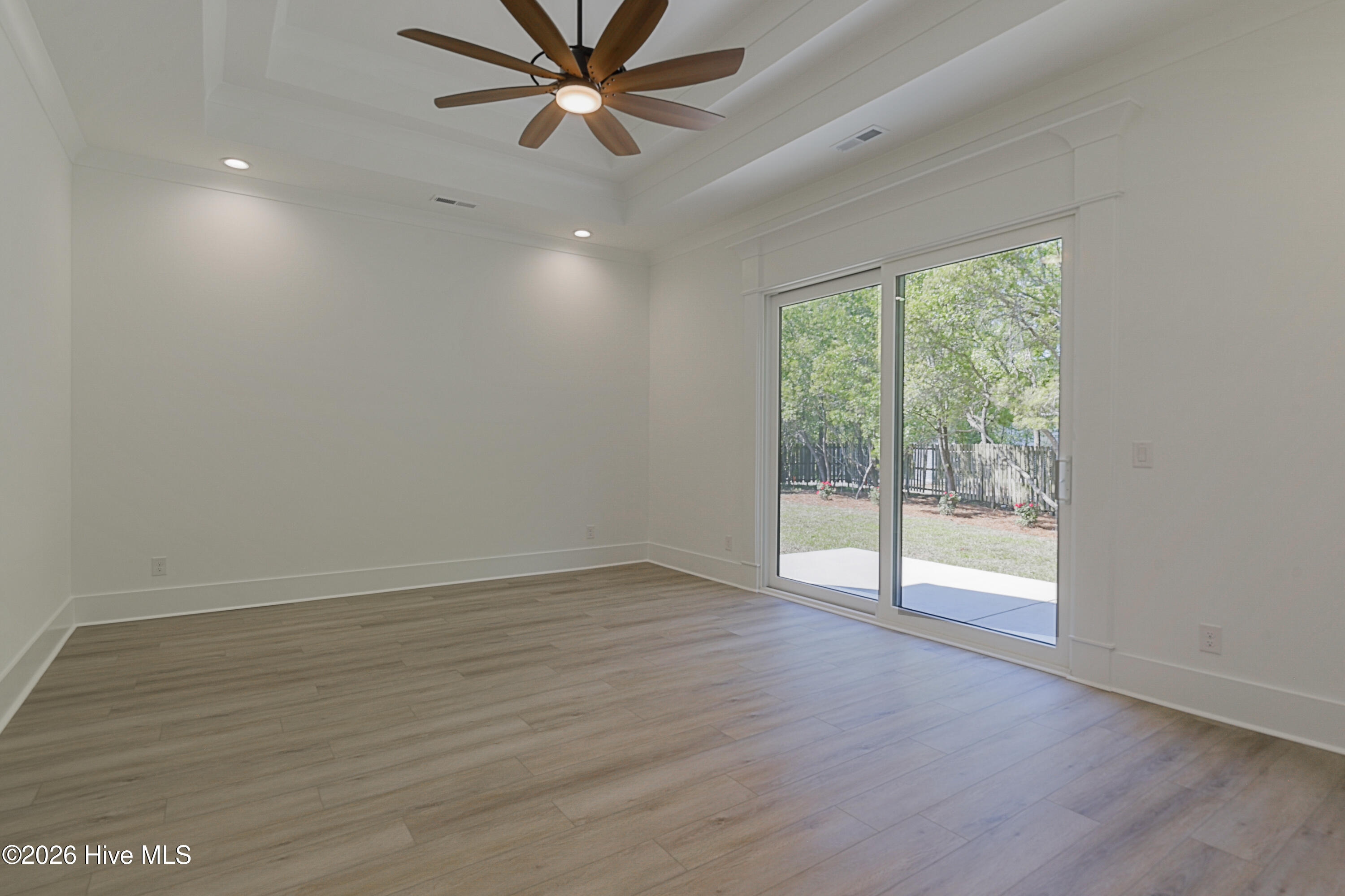 100547115 | Photo 32