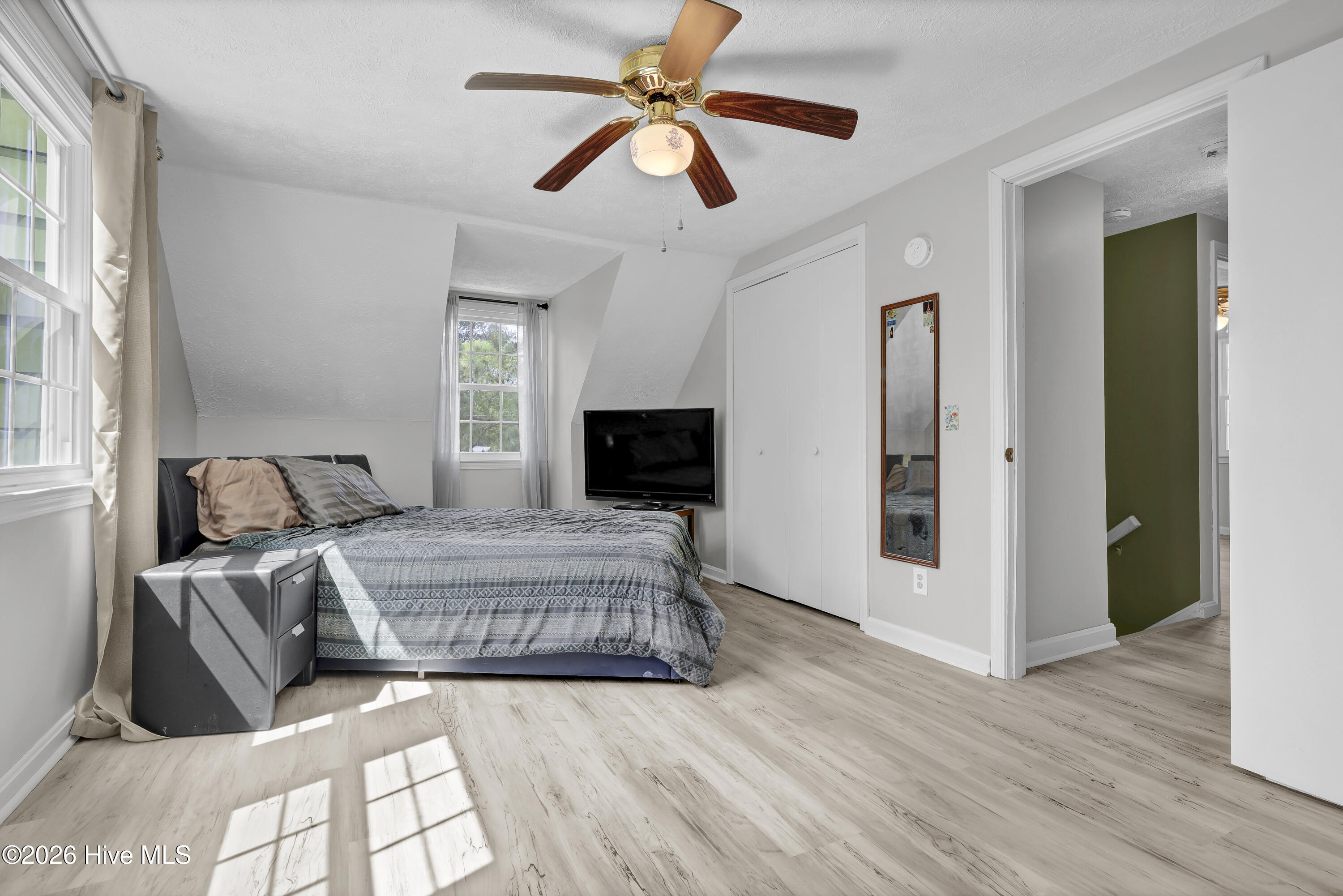 100564655 | Photo 21