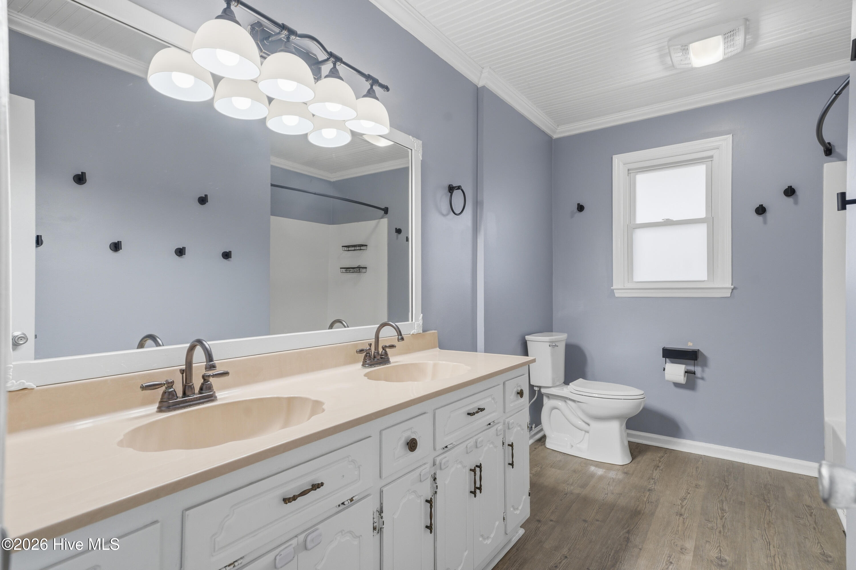 100560505 | Photo 12