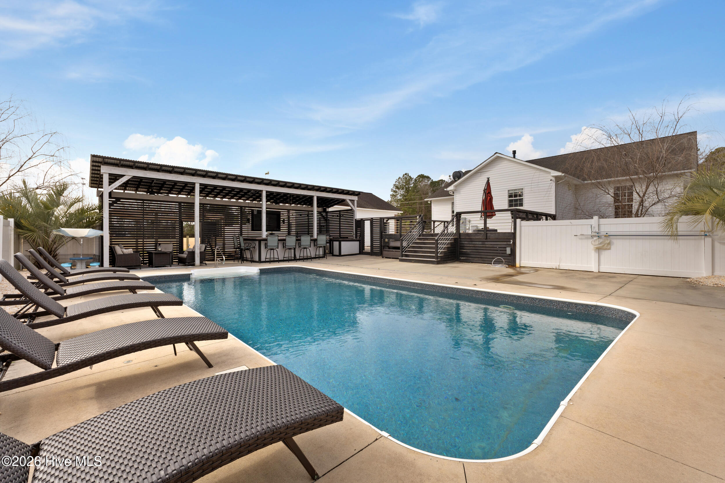 100552427 | Photo 36