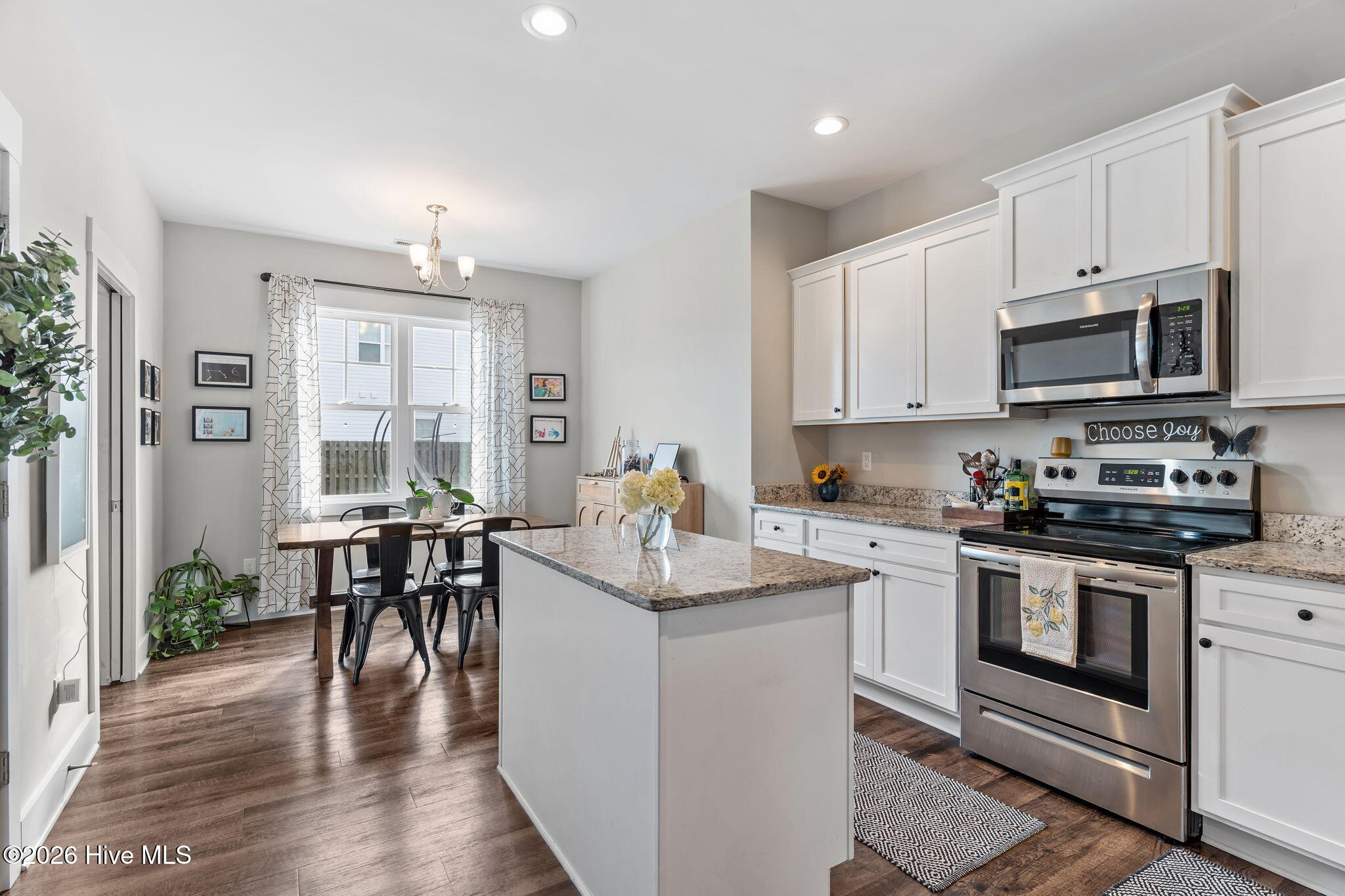 100558156 | Photo 21