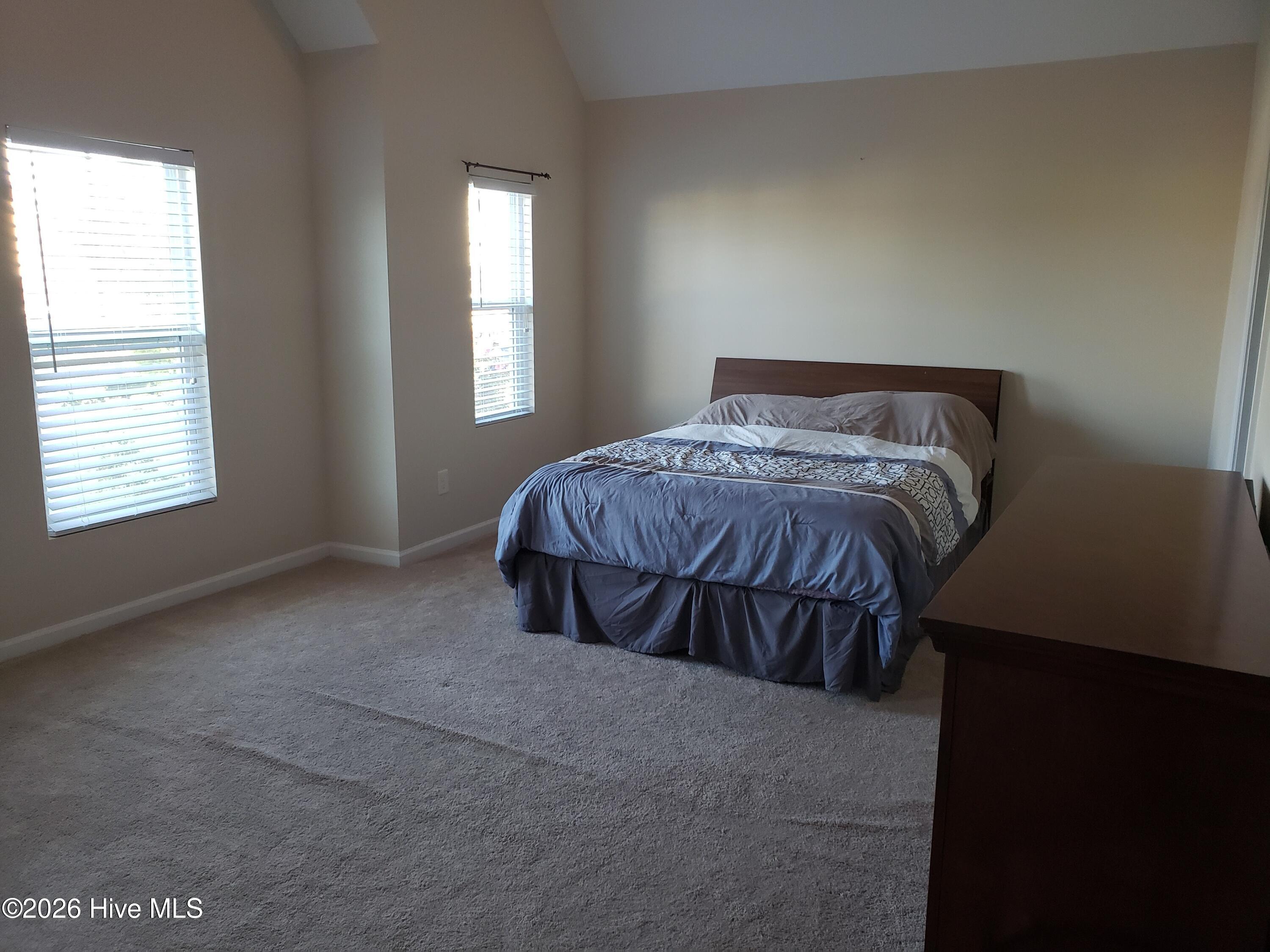 100569044 | Photo 16