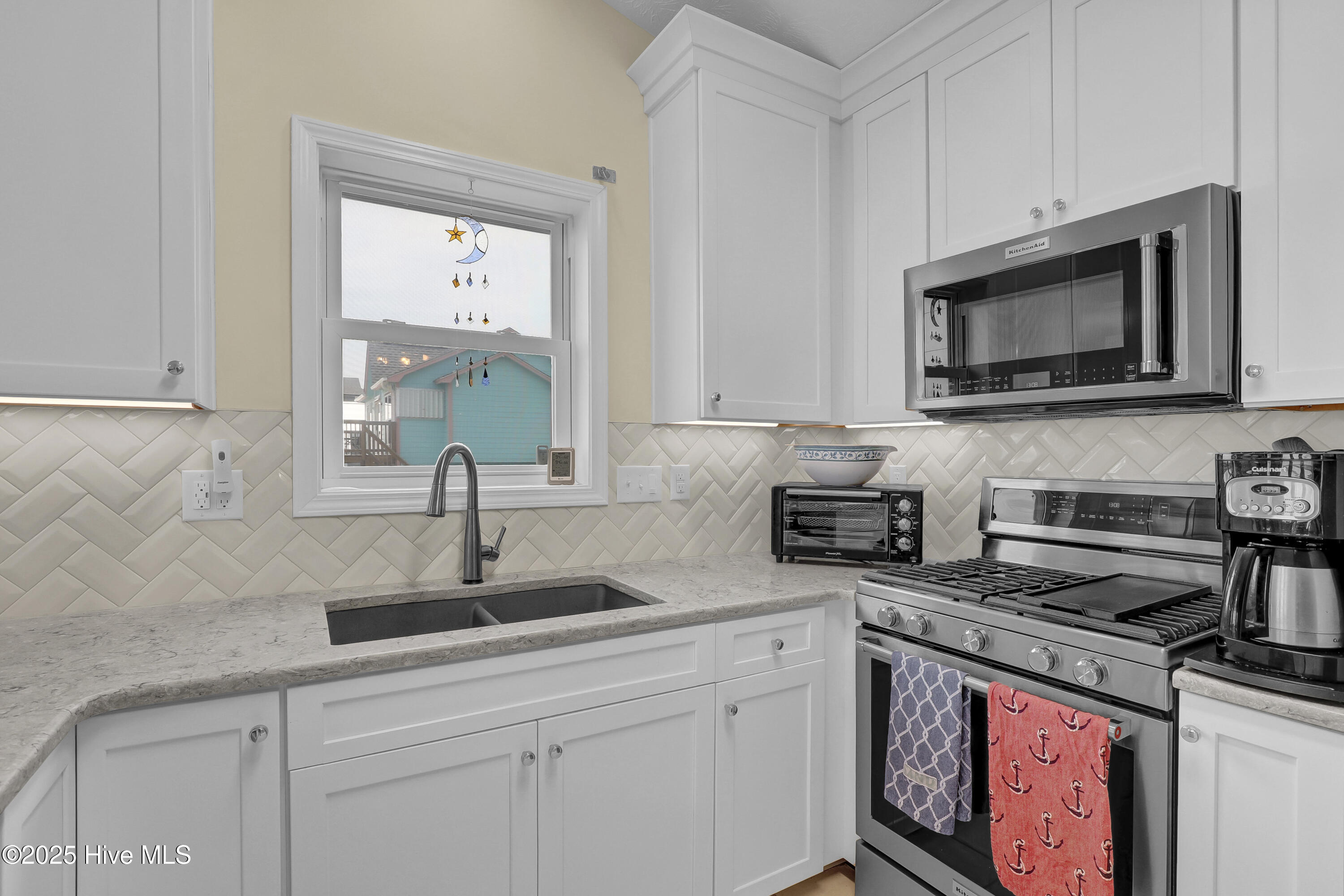 100548712 | Photo 16