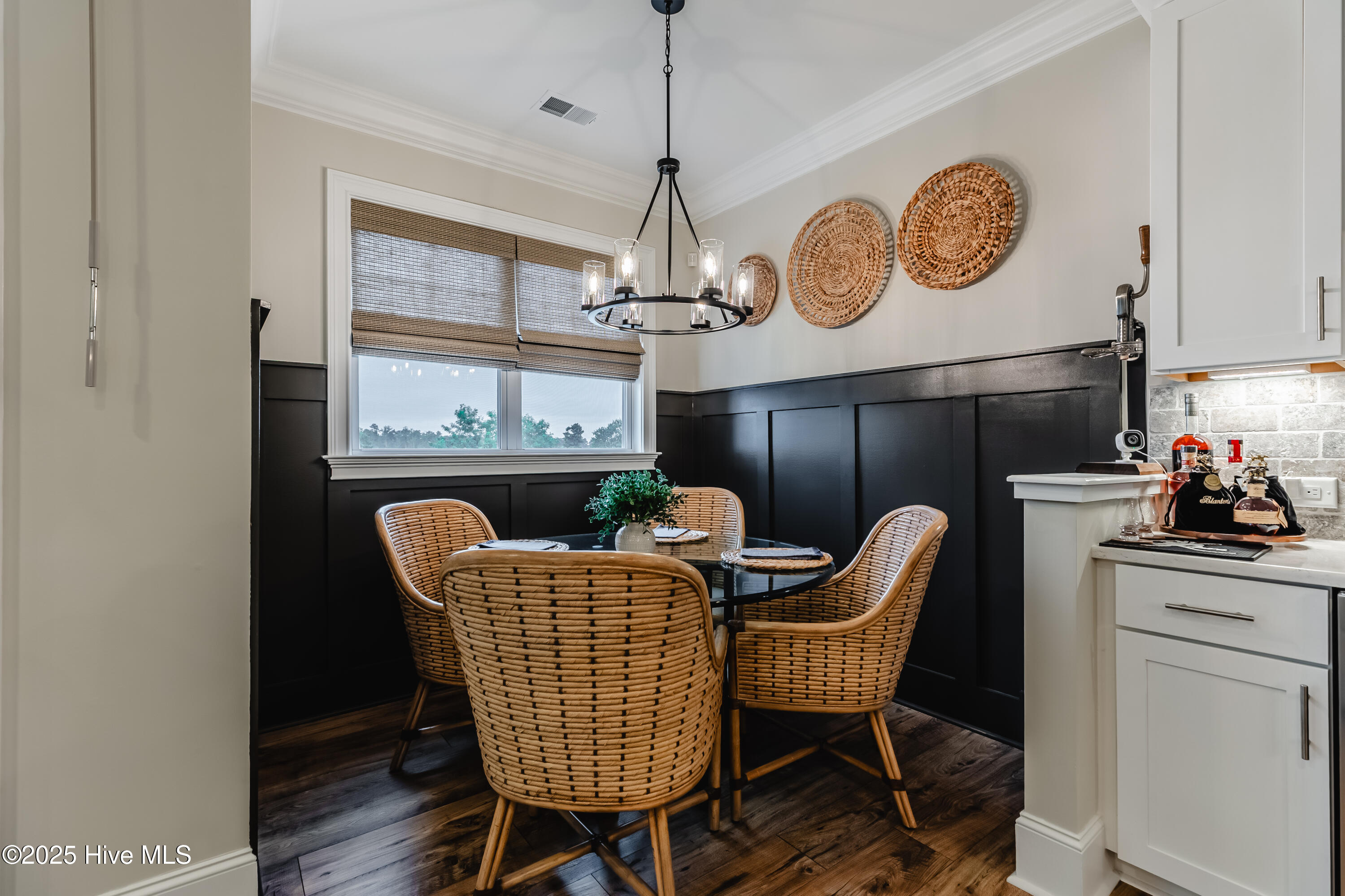 100523933 | Photo 11