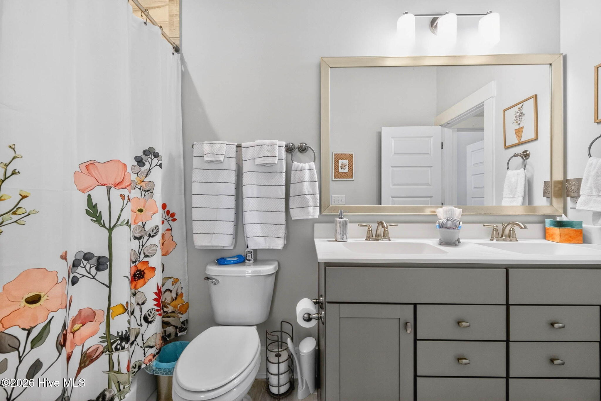 100567275 | Photo 16