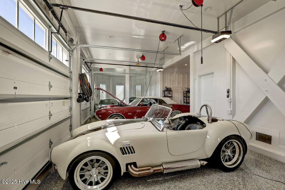 100499001 | Photo 51