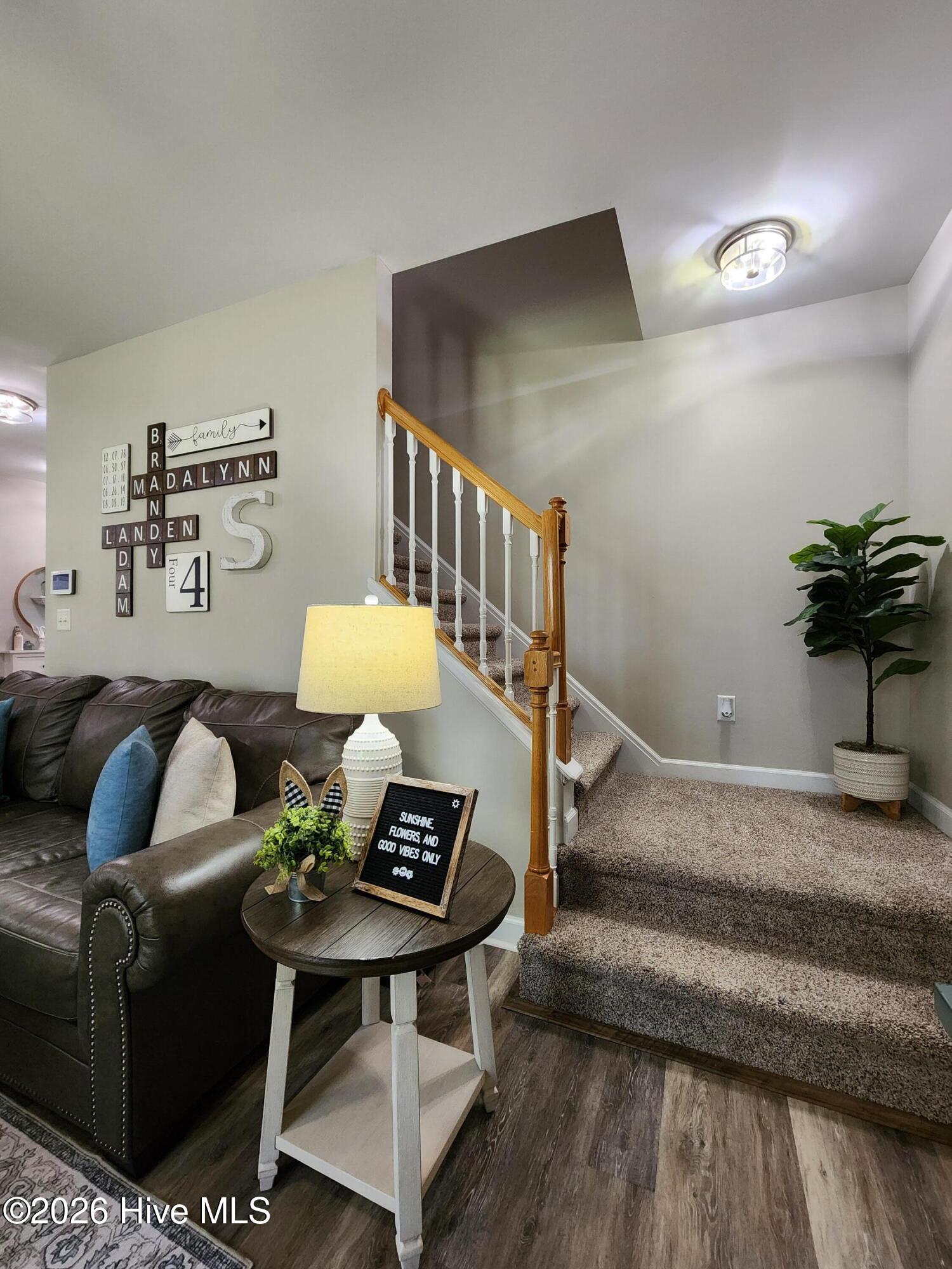 100570364 | Photo 24