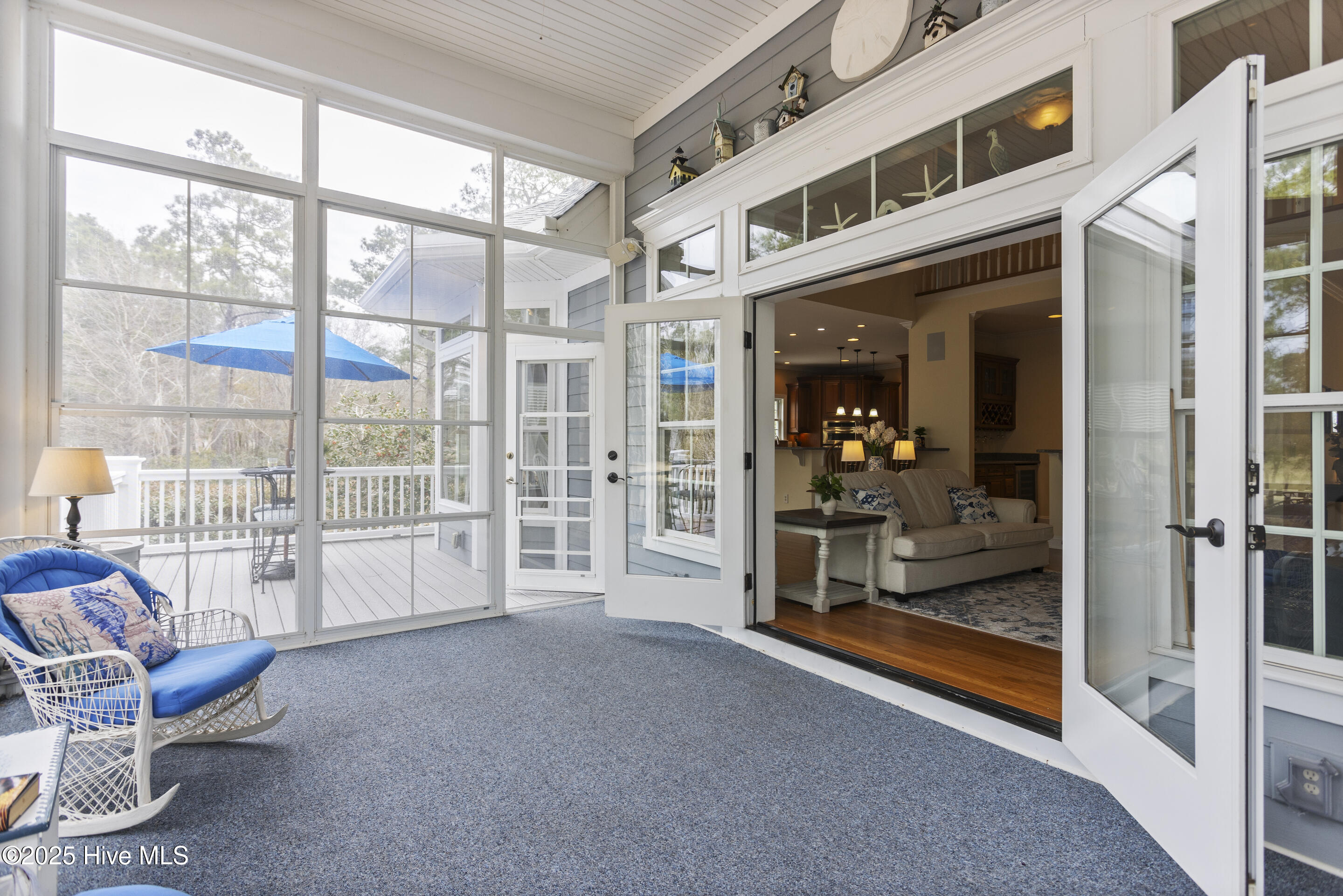 100493610 | Photo 45