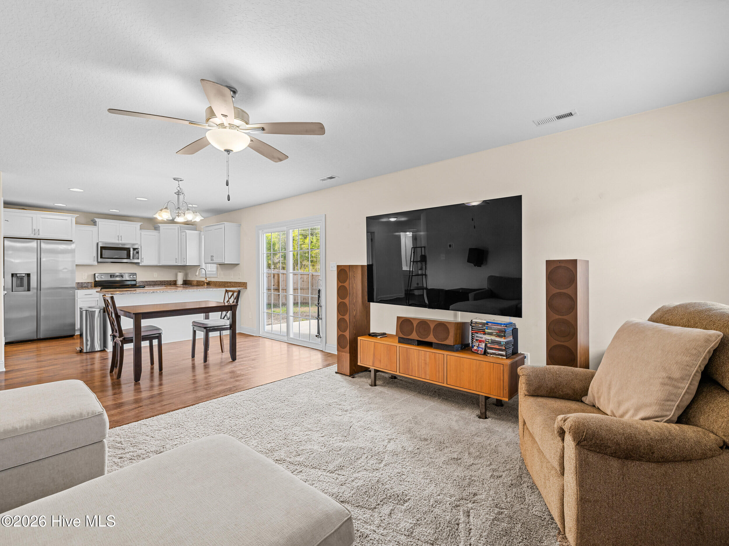 100567423 | Photo 16