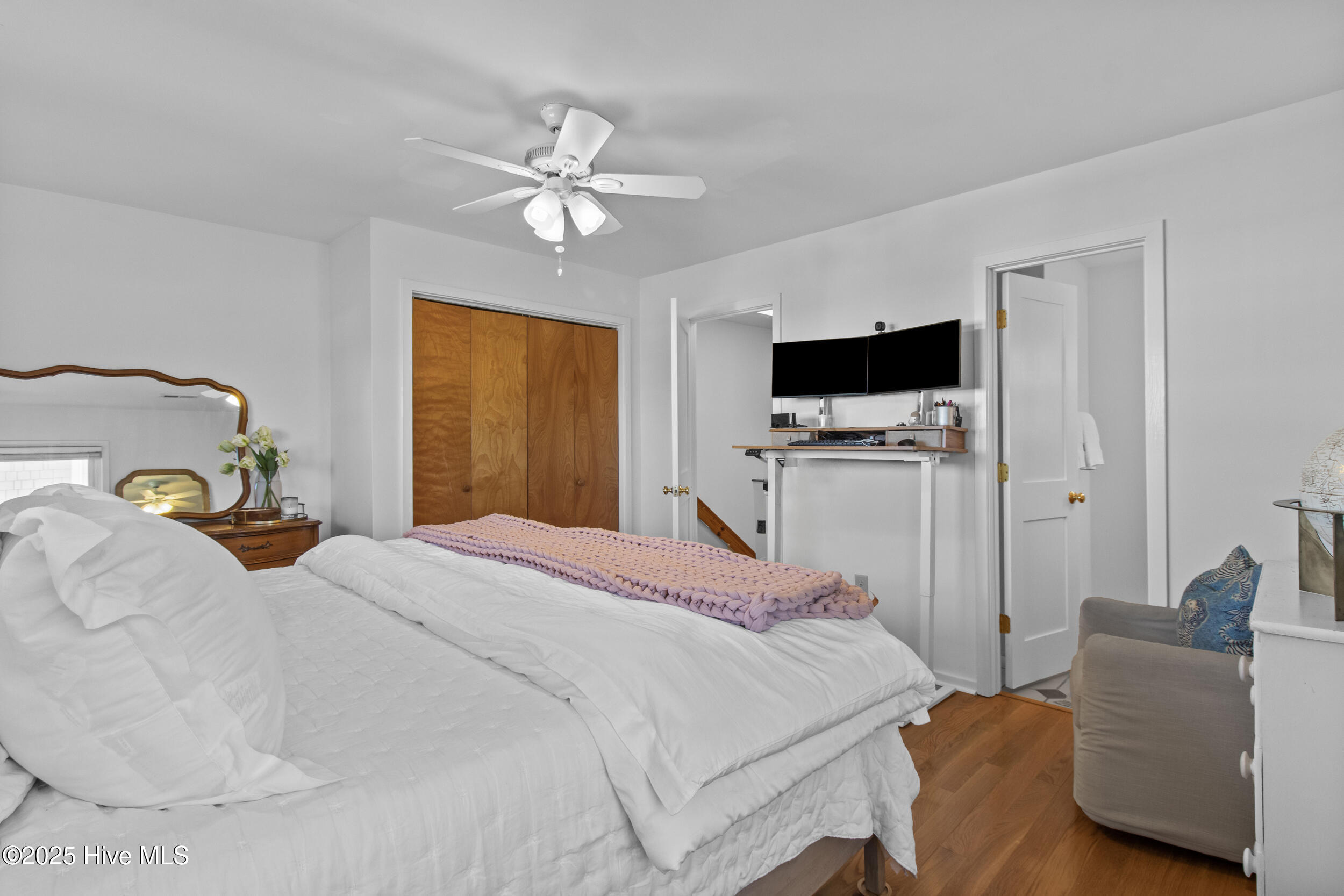 100545997 | Photo 28