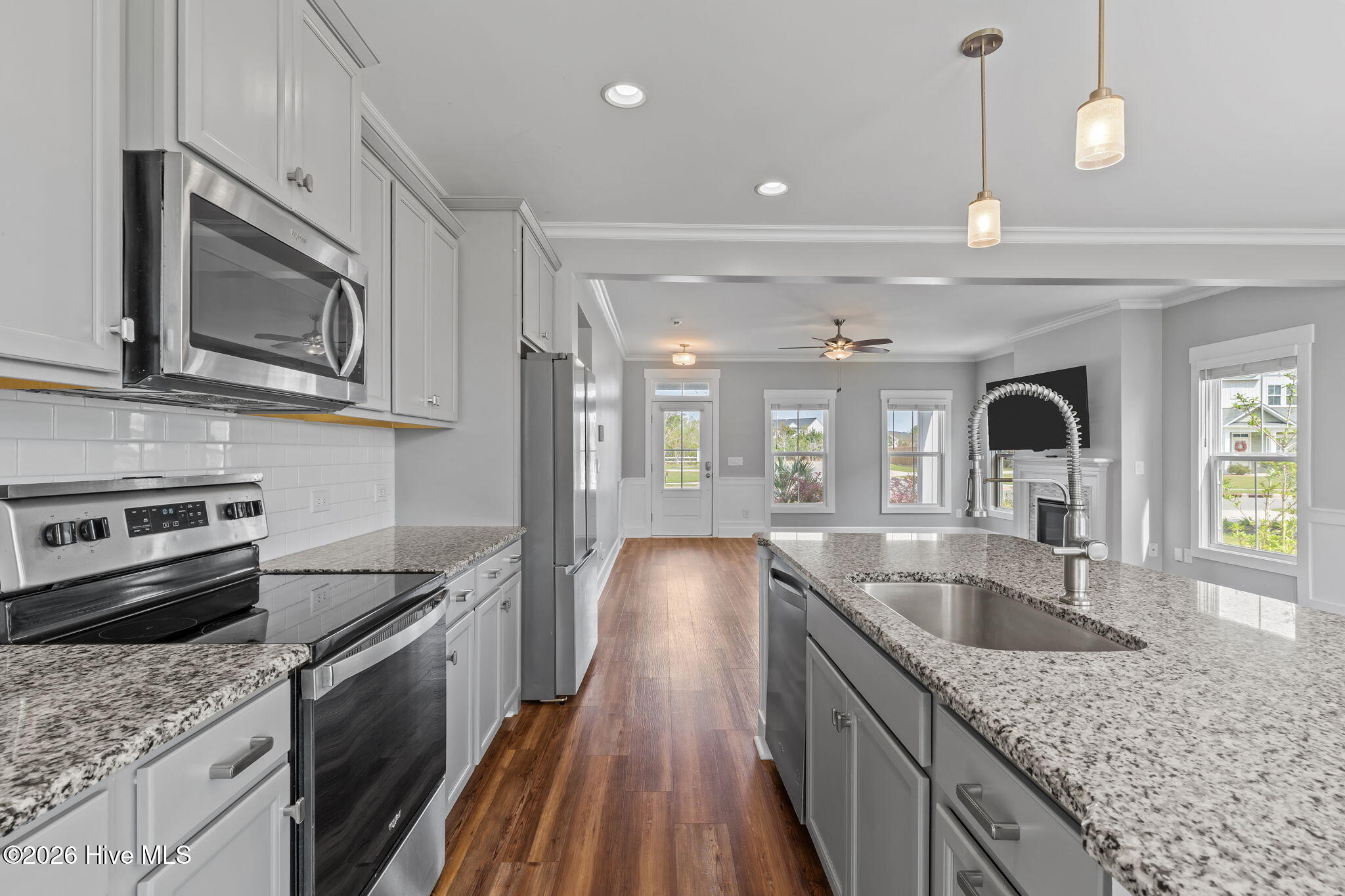 100562653 | Photo 13