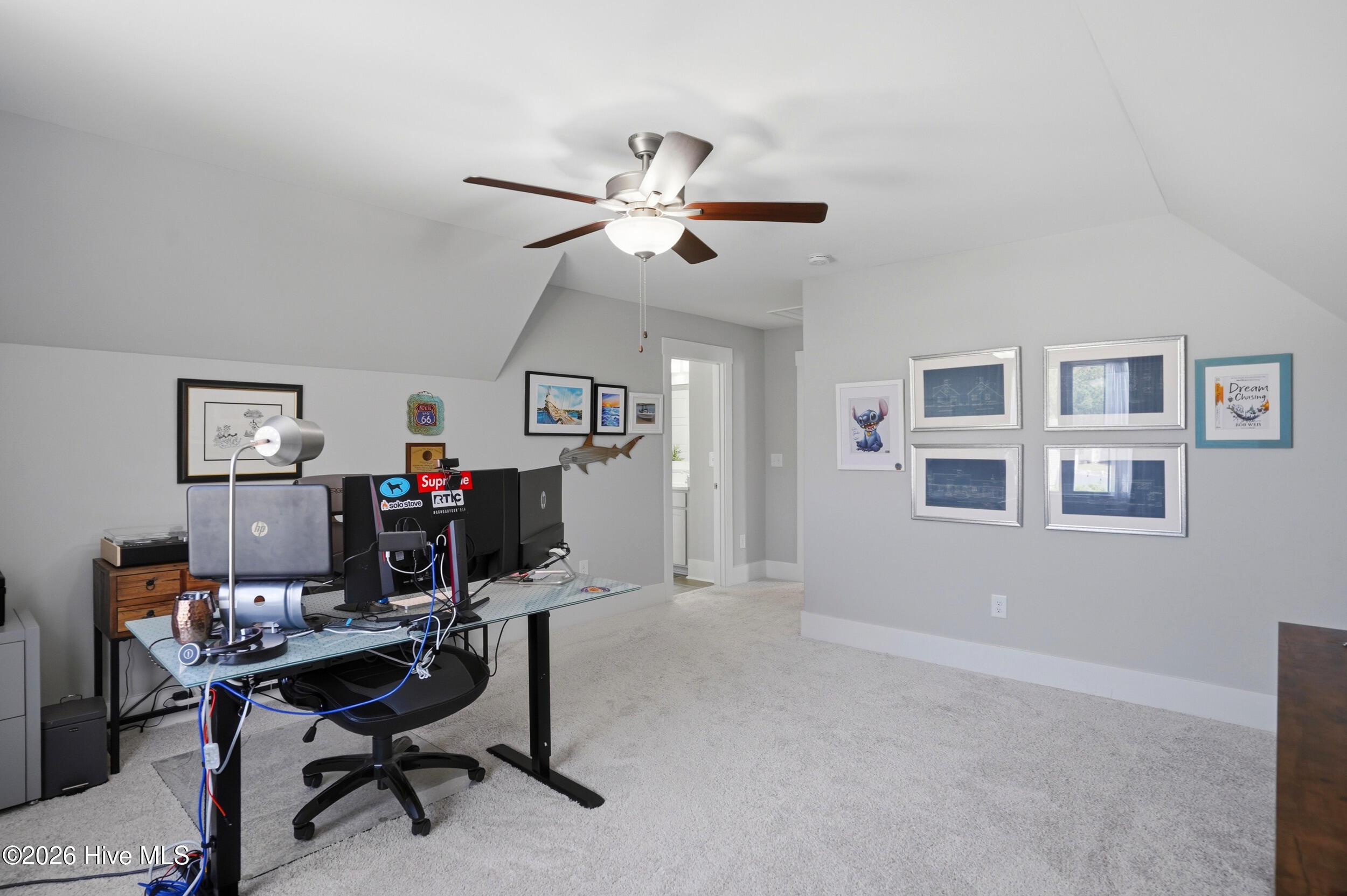 100565471 | Photo 37