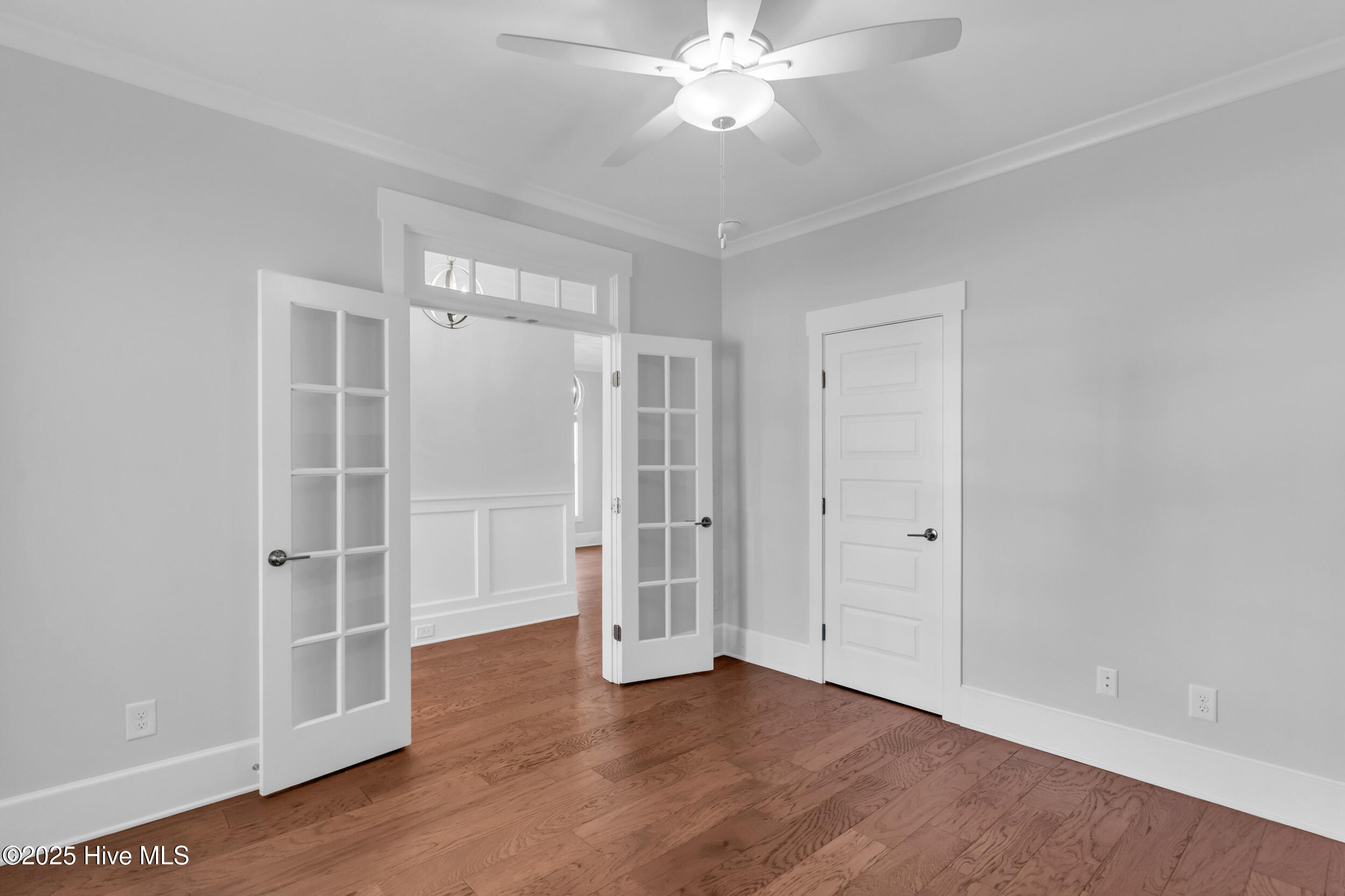 100535117 | Photo 28