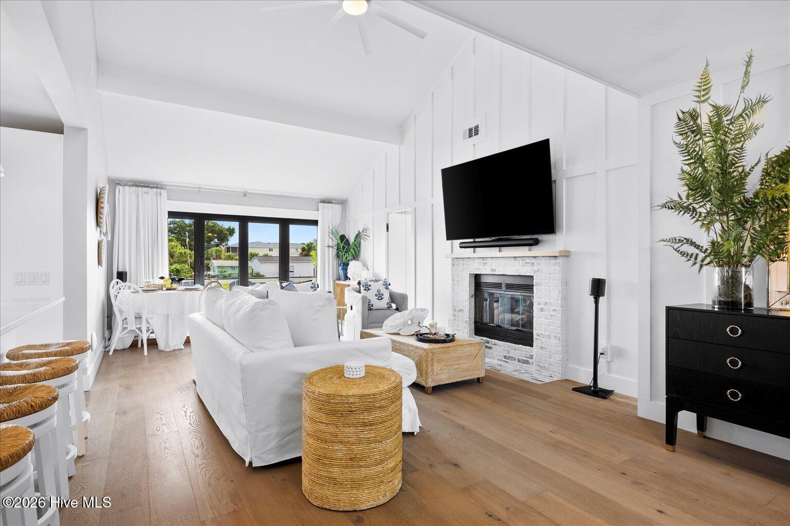 100548243 | Photo 14