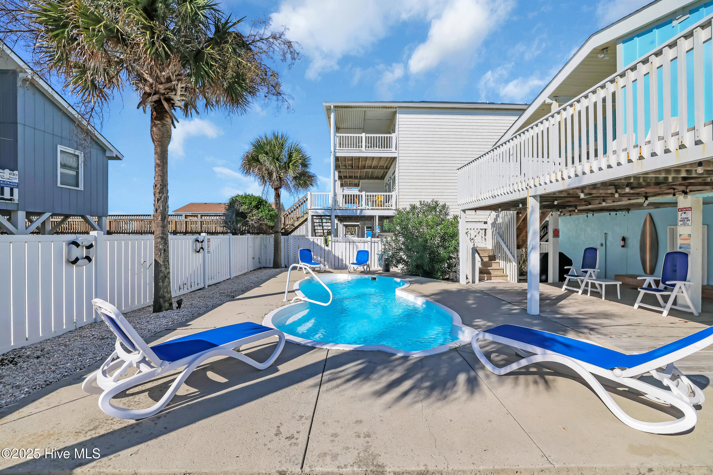 100536286 | Photo 55