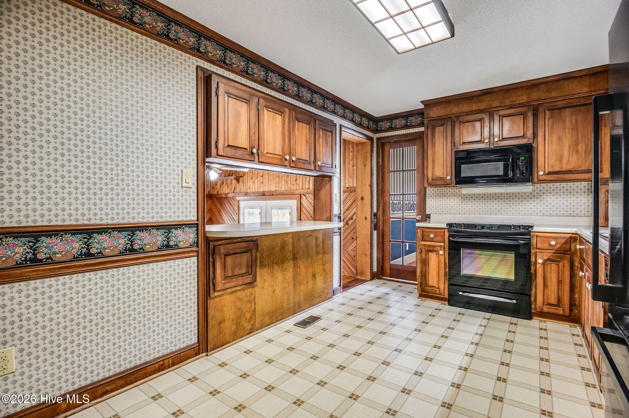 100565785 | Photo 15