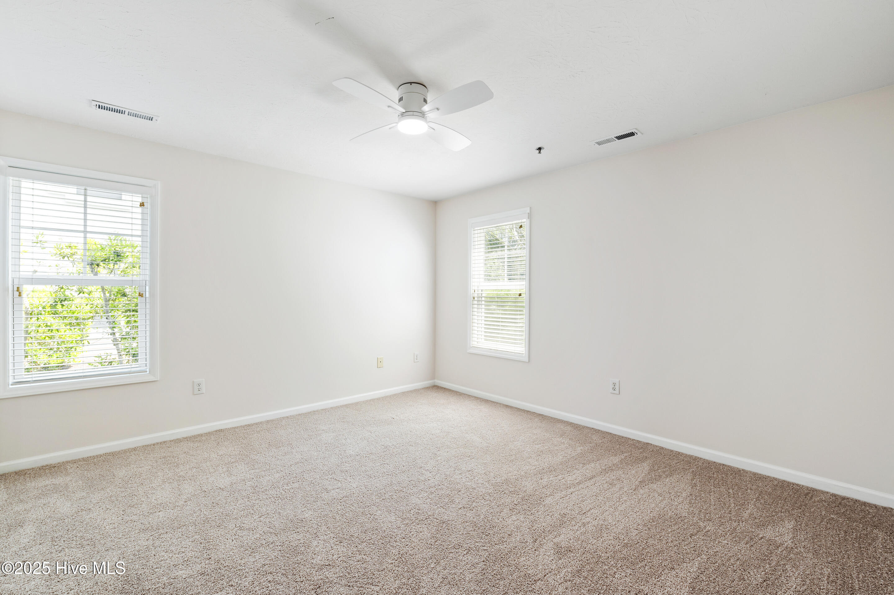 100558054 | Photo 30