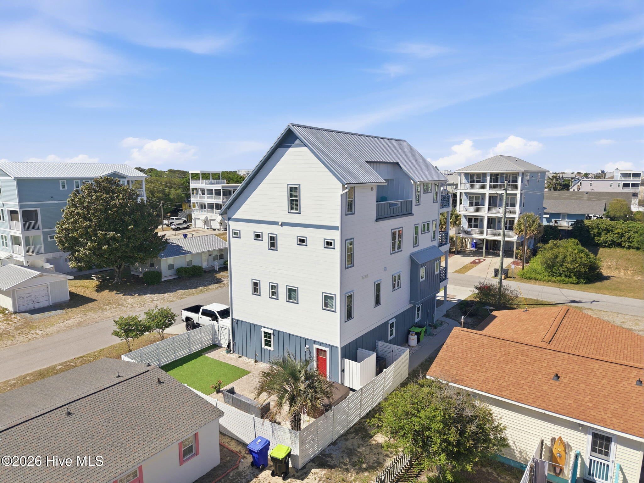 100570056 | Photo 75