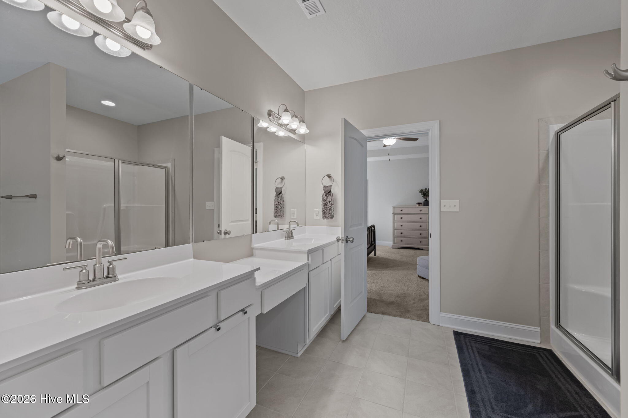 100553324 | Photo 26