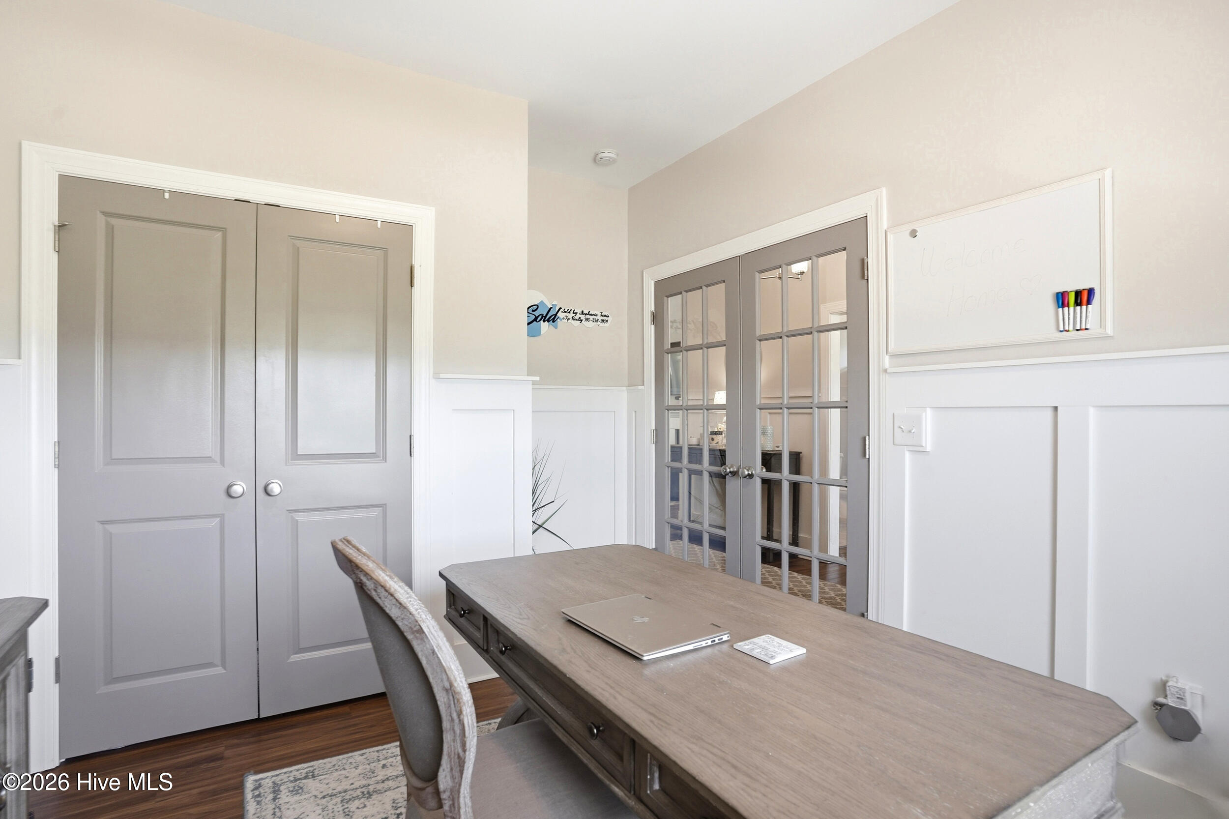 100569213 | Photo 25