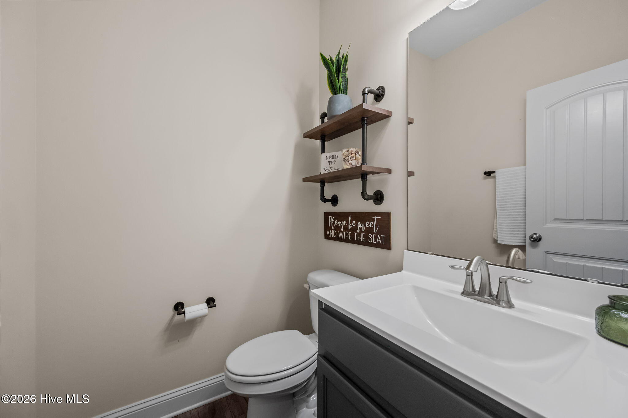 100554000 | Photo 26