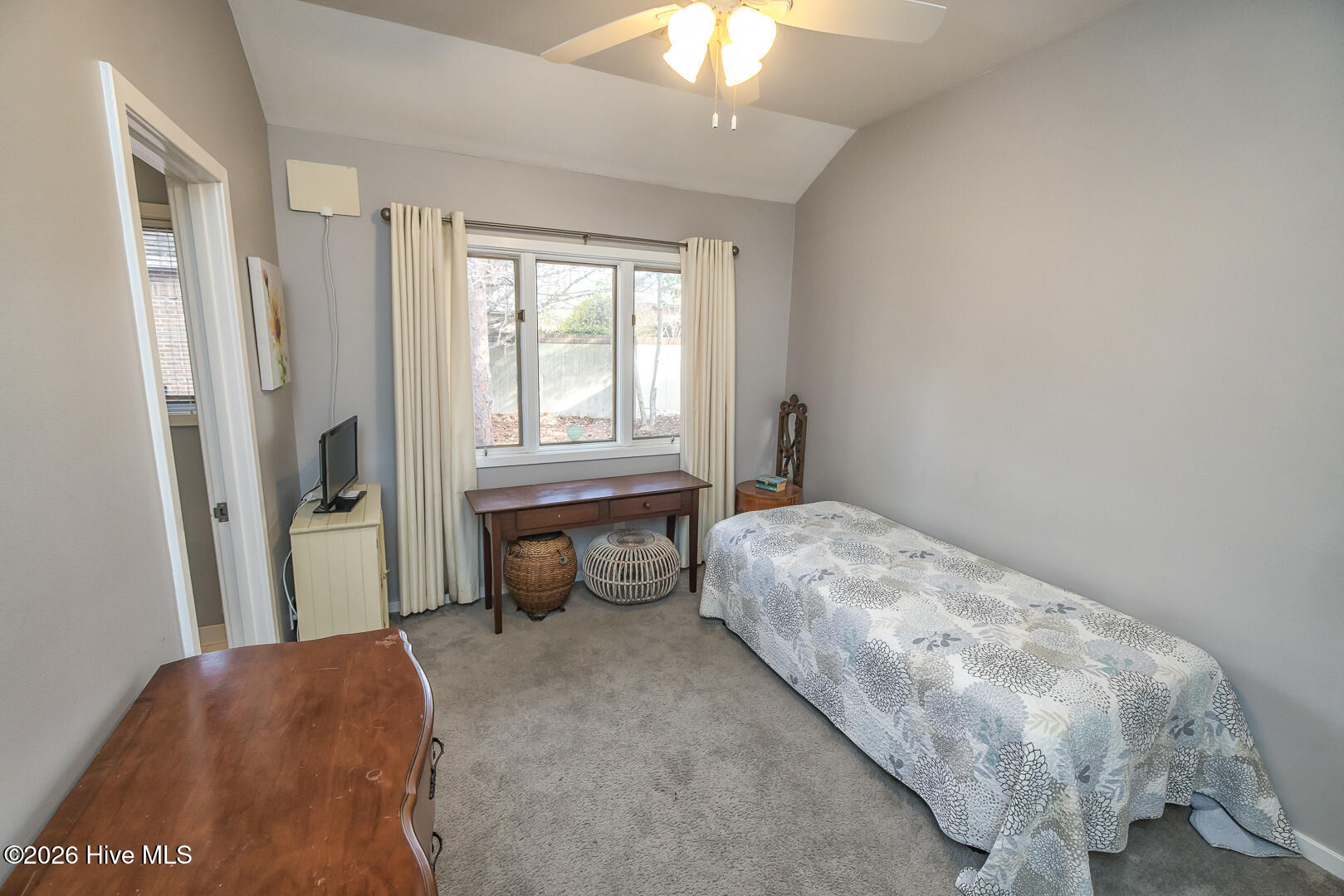 100549741 | Photo 25