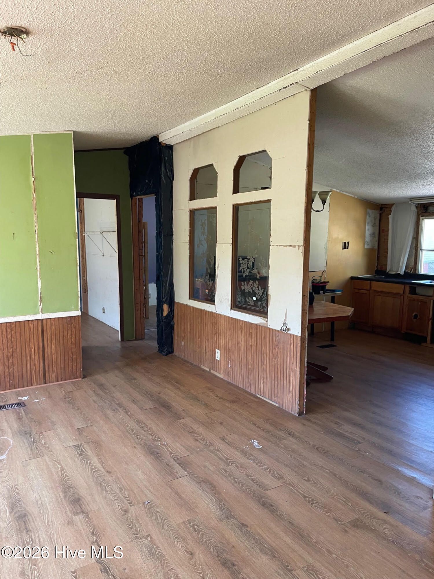 100559877 | Photo 11