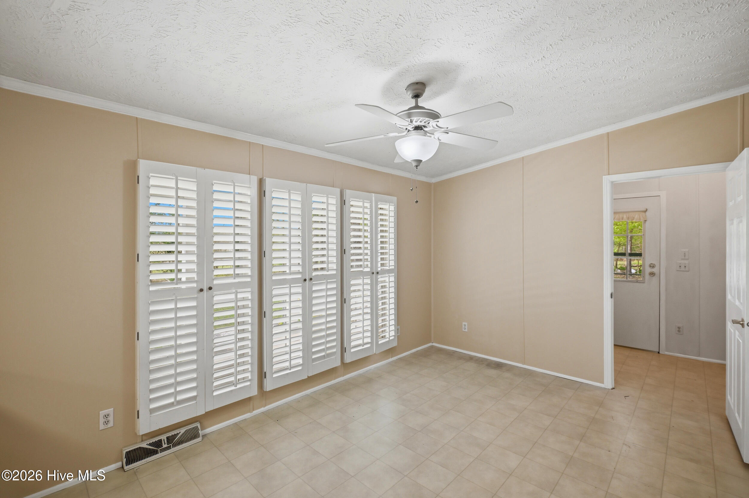 100564299 | Photo 36