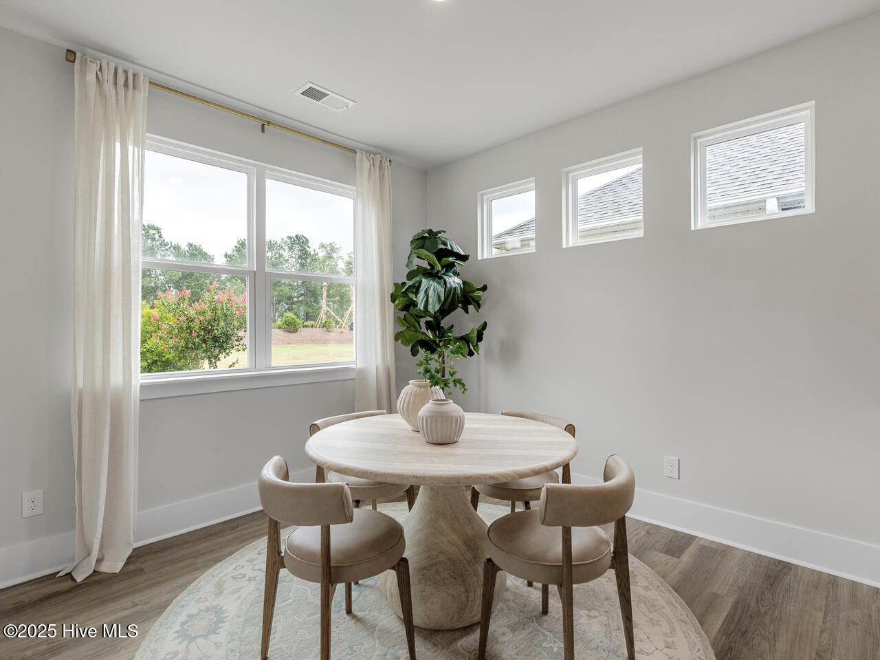 100554682 | Photo 14