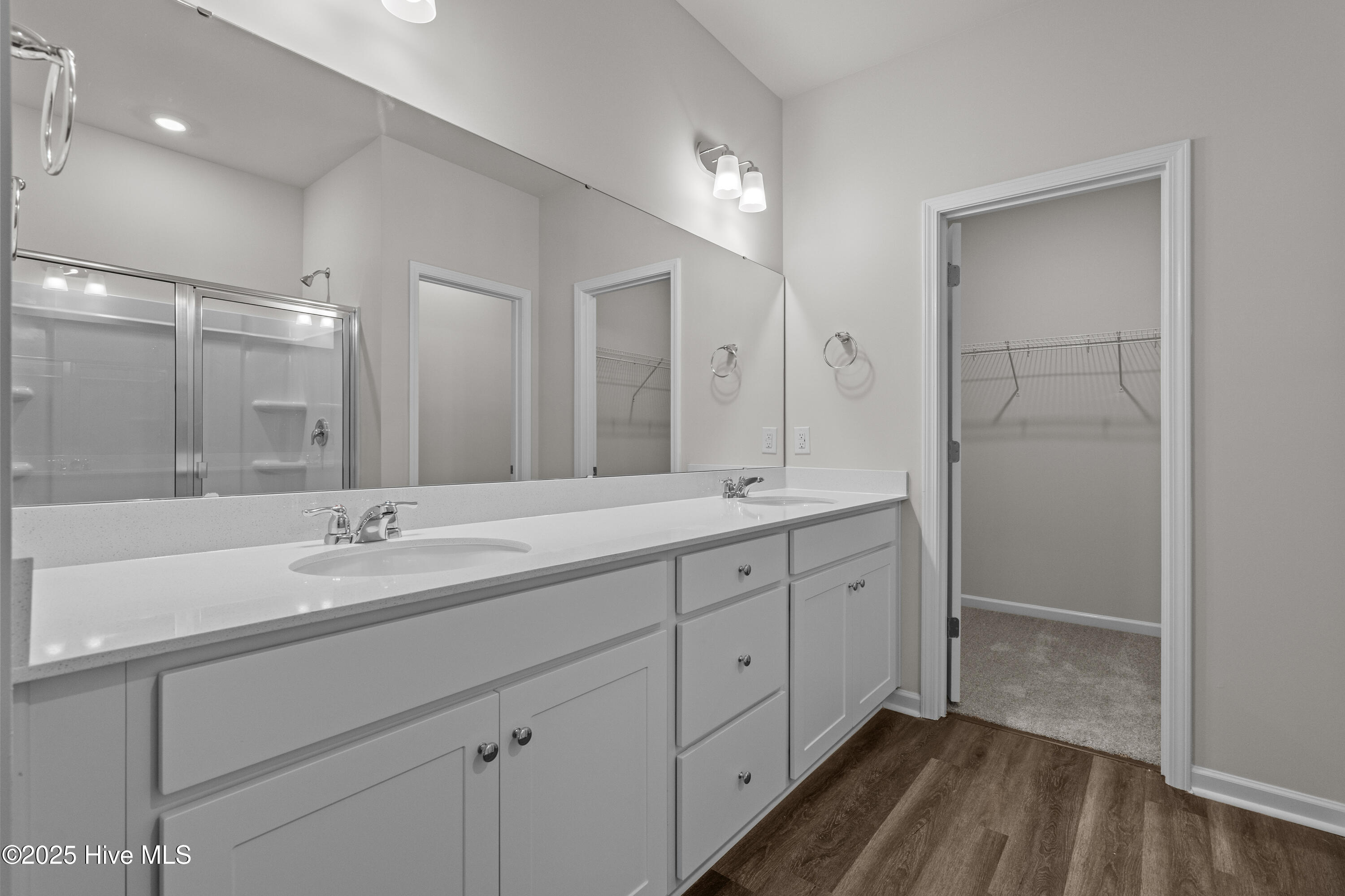 100536973 | Photo 20