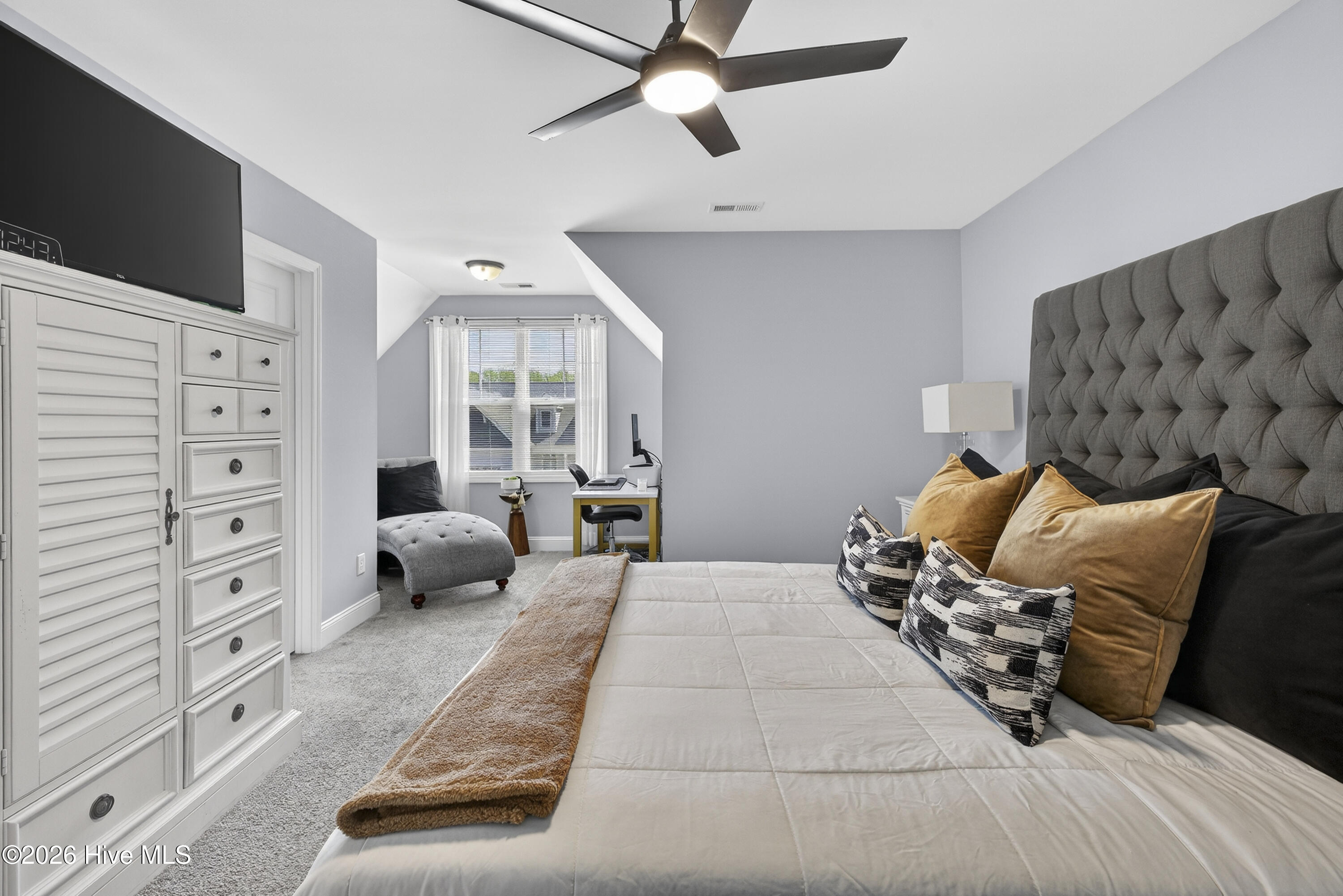 100563705 | Photo 16