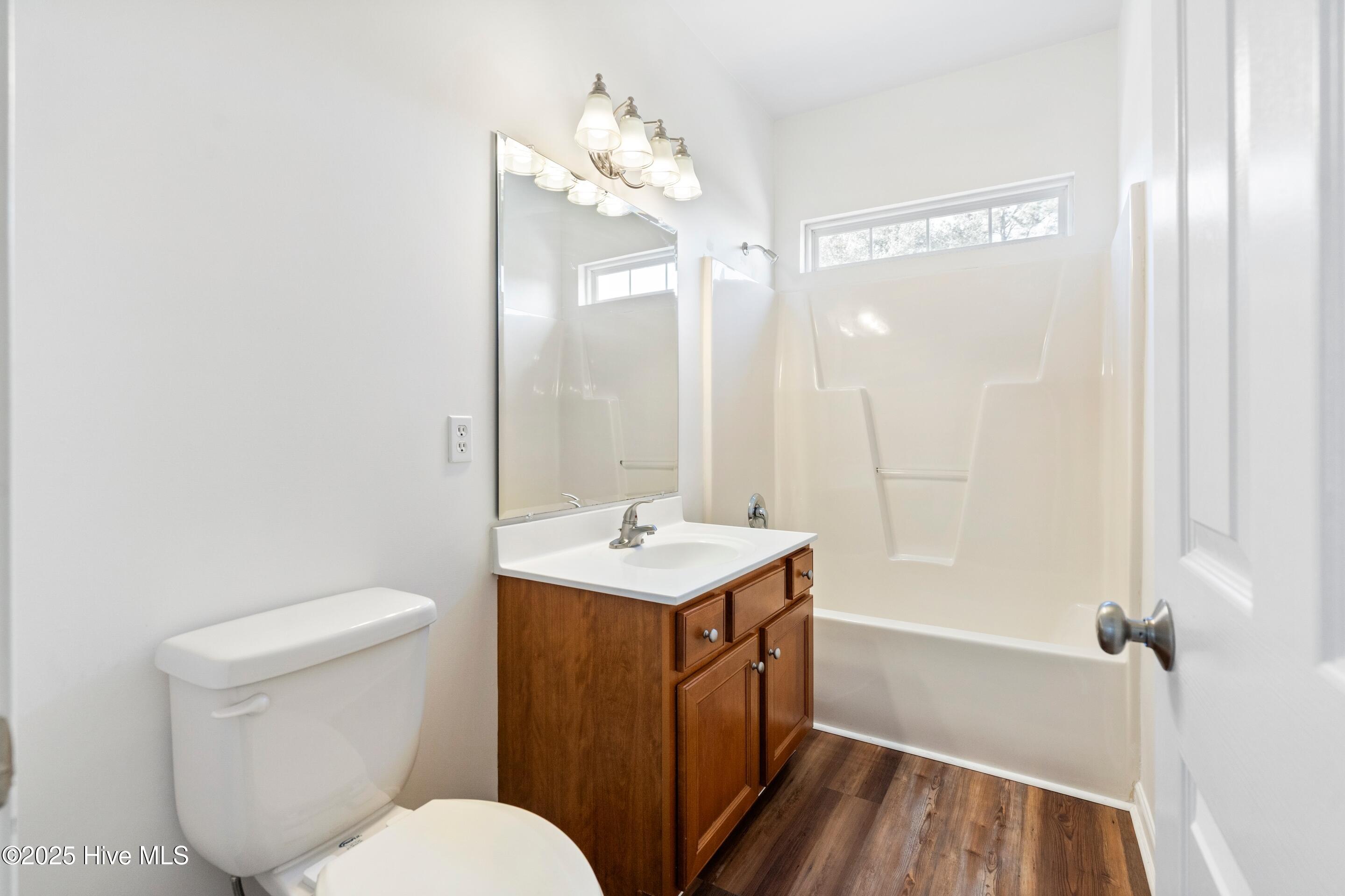 100542341 | Photo 45