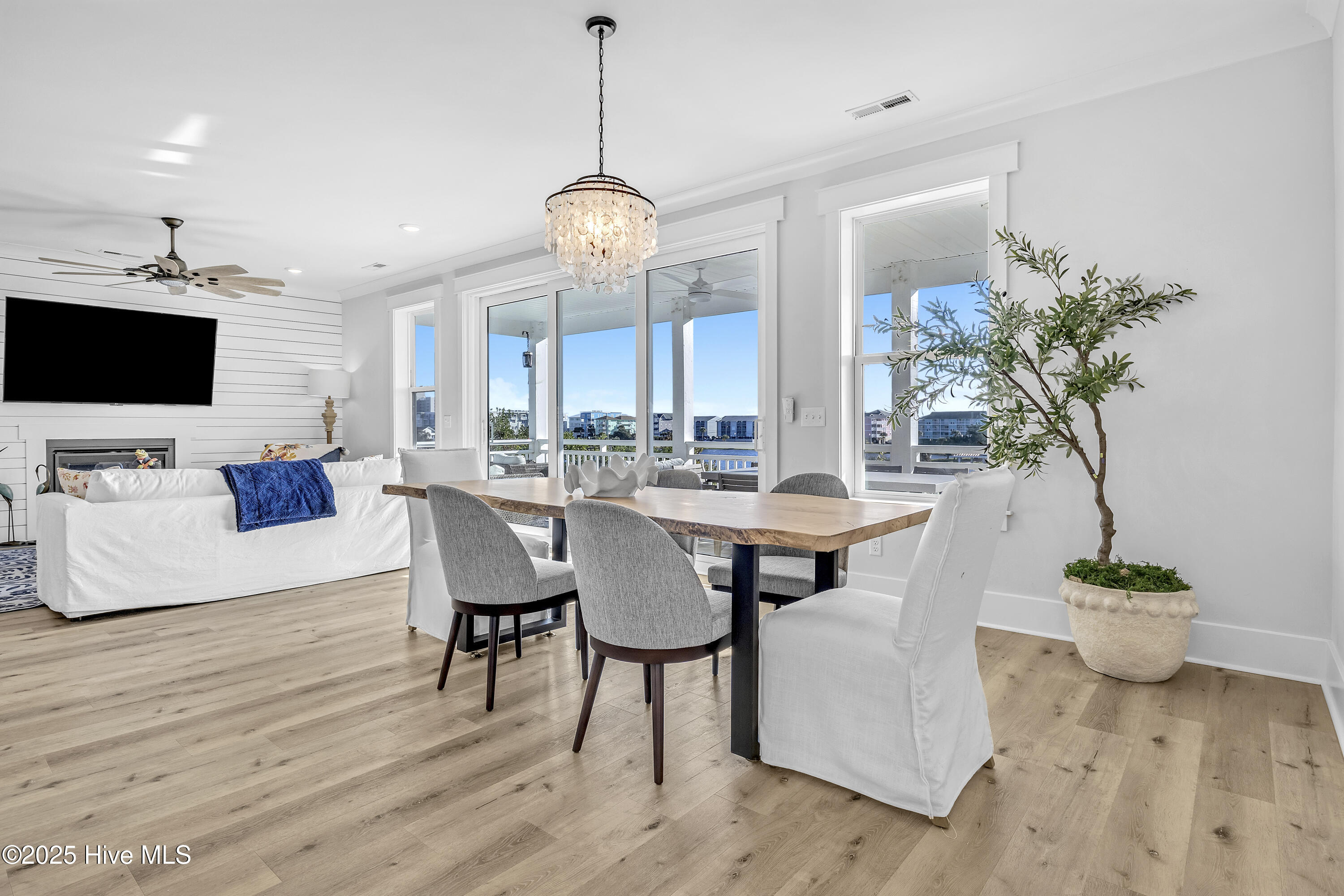 100540464 | Photo 28