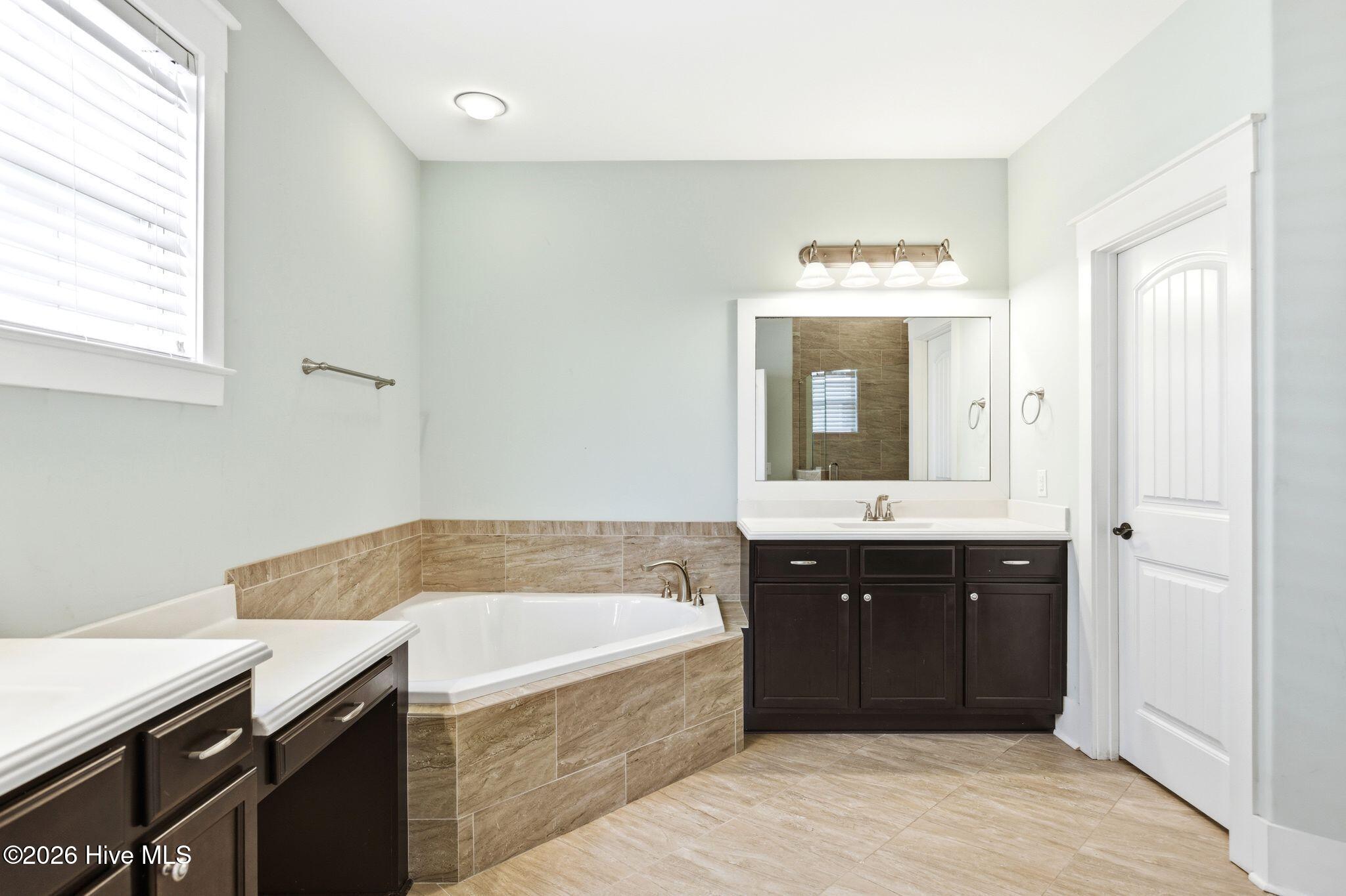 100564306 | Photo 19