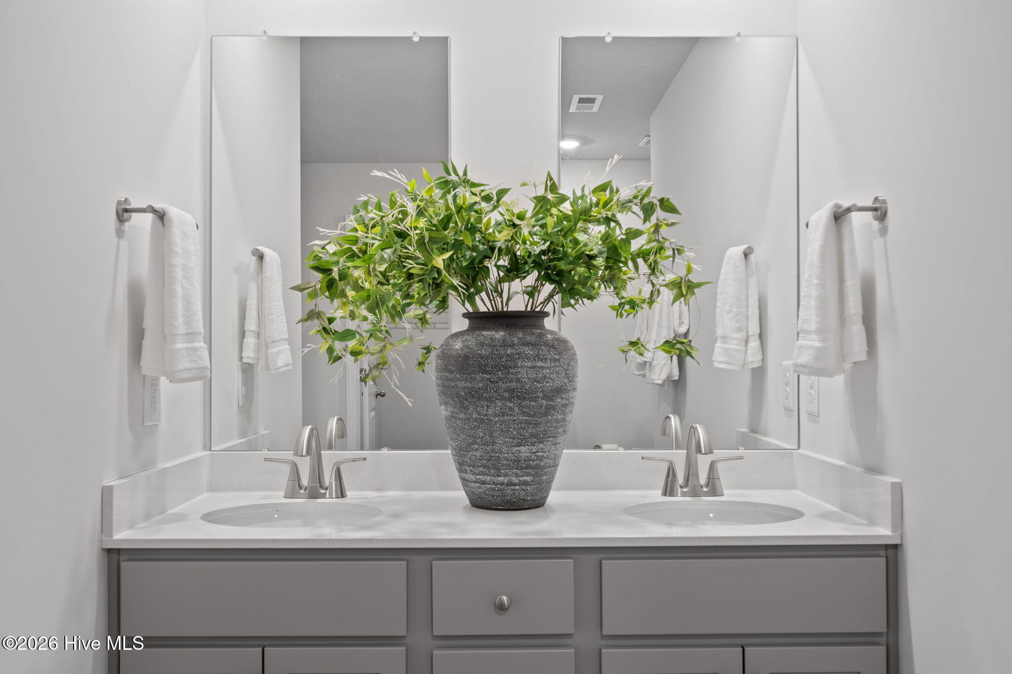 100561860 | Photo 17