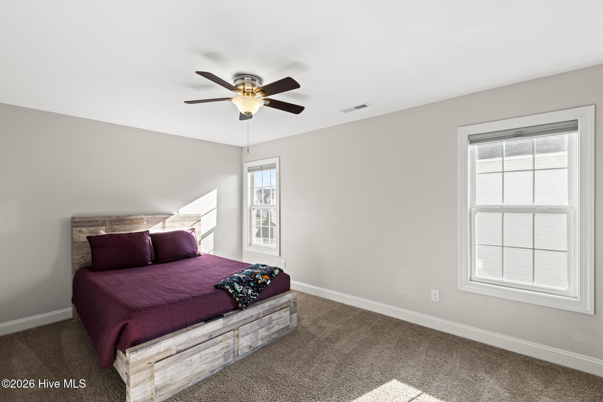 100553359 | Photo 32